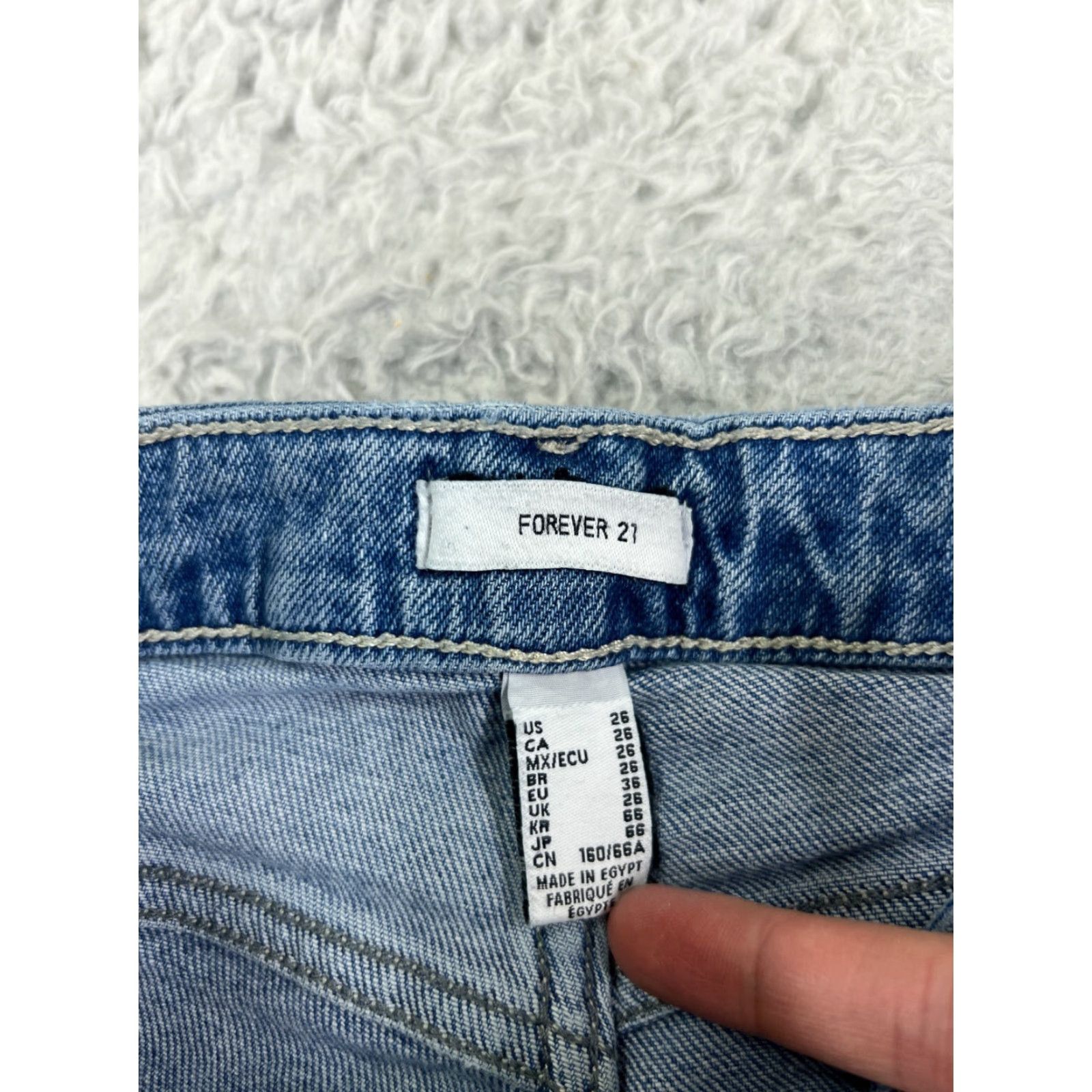 Forever 21 FOREVER 21 Jeans Womens 26 Blue Denim Flared Distressed Raw Hem 30 Inseam 5-Pocket Buttons Zipper Cotton Blend Stretch Casual Everyday Colors: Blue Size 26" / US 2 / IT 38 - 6 Thumbnail