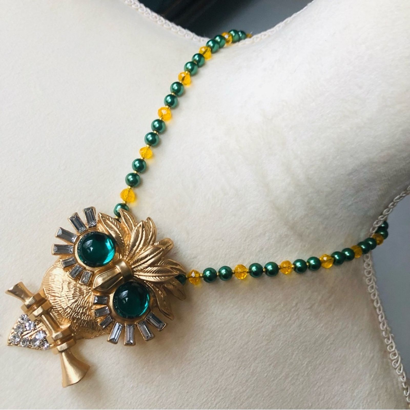 Handmade Handcrafted repurpose emerald eye large owl Pearl necklace Size ONE SIZE - 1 Thumbnail
