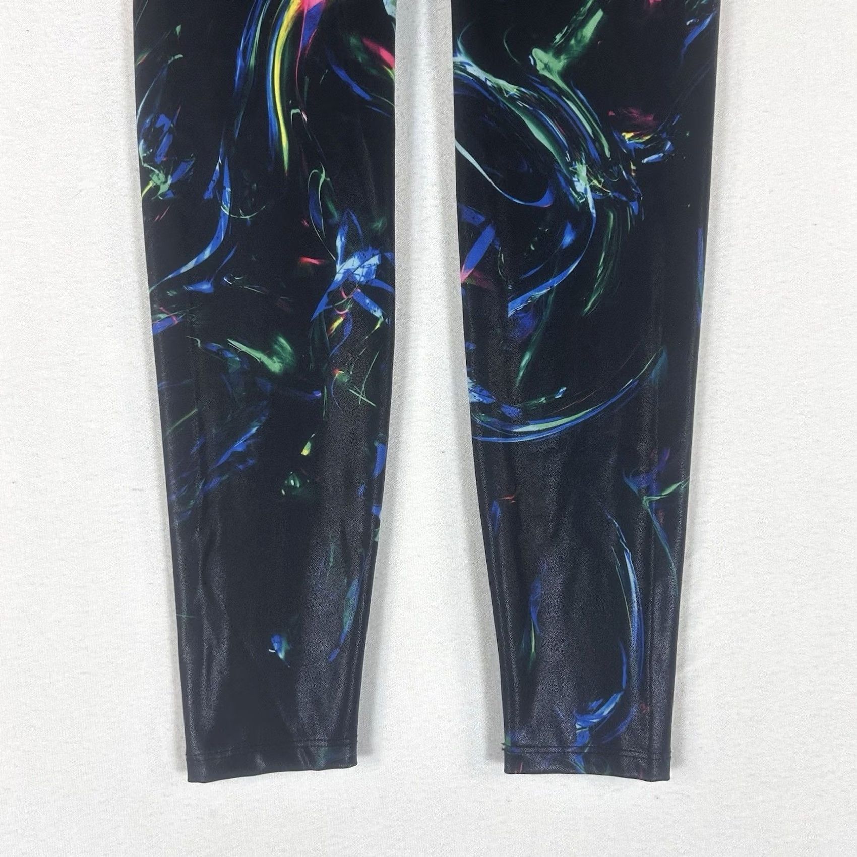 Vintage Heroine Sport Leggings Womens S Black Shiny Stretch USA Pattern Solid Compression Skinny Inseam 26 in Athletic Activewear Size 28" / US 6 / IT 42 - 3 Thumbnail