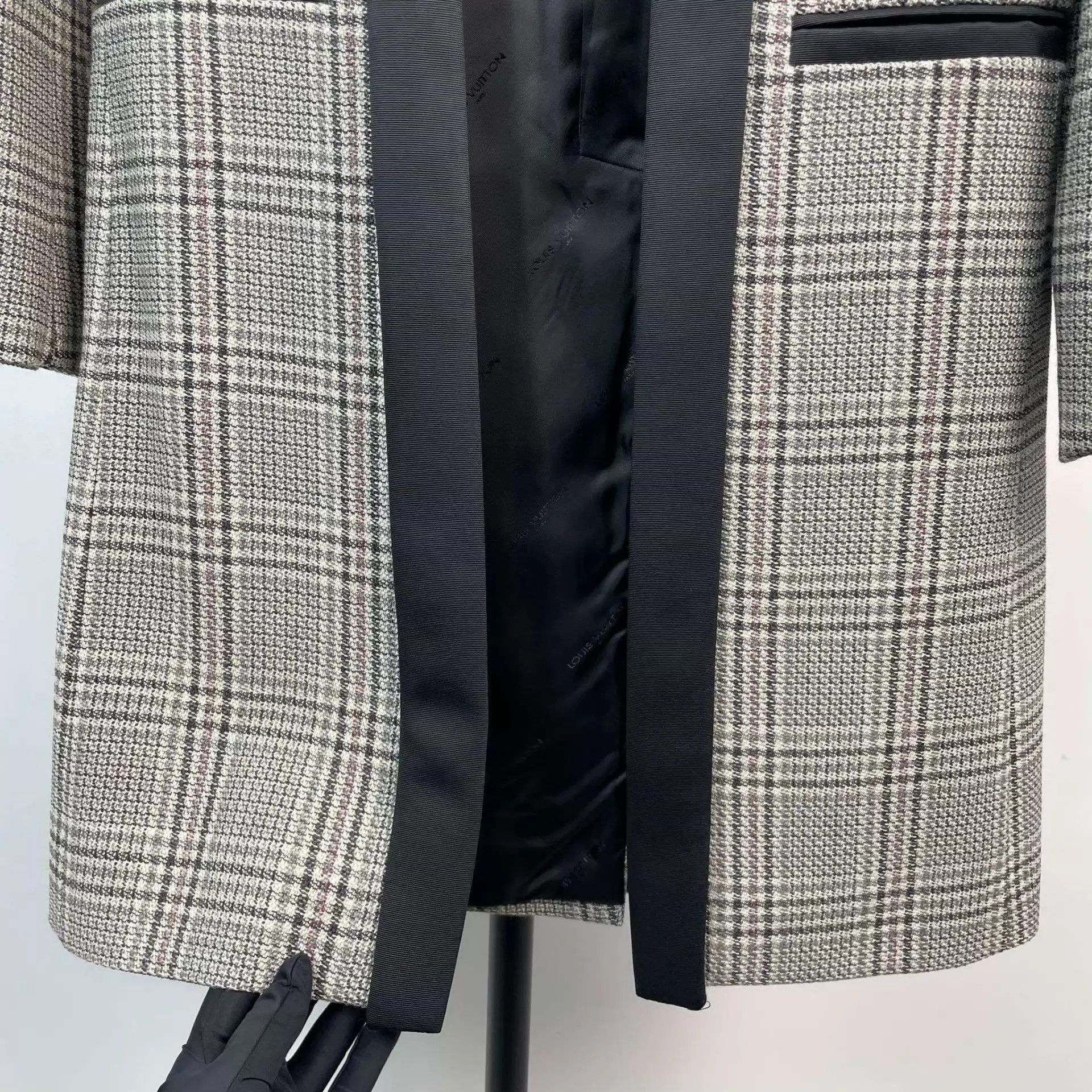 Louis Vuitton LV Houndstooth White Collar Overcoat 36 Size XS / US 0-2 / IT 36-38 - 6 Thumbnail