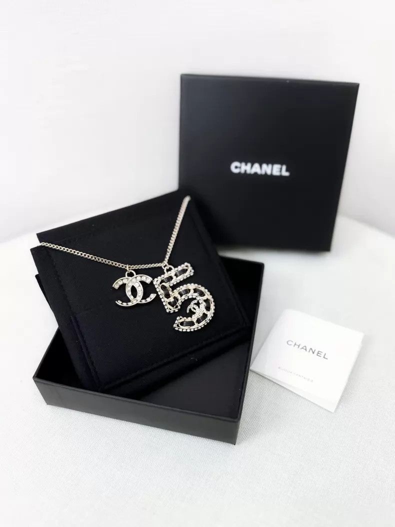 Chanel Chanel Leather necklace, sweater chain Size ONE SIZE - 1 Thumbnail
