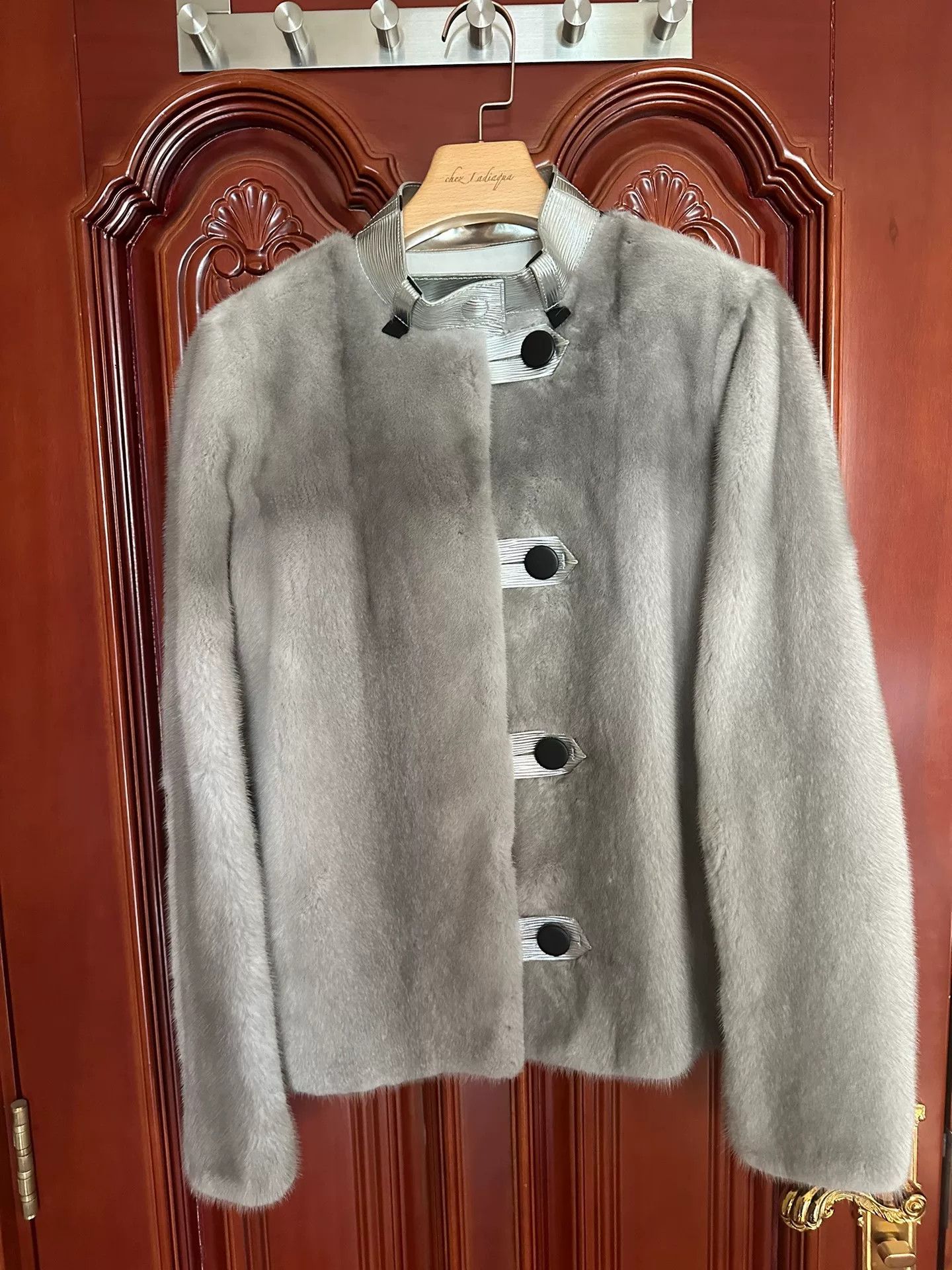 Louis Vuitton LV Mink Fur Coat Size M / US 6-8 / IT 42-44 - 1 Thumbnail