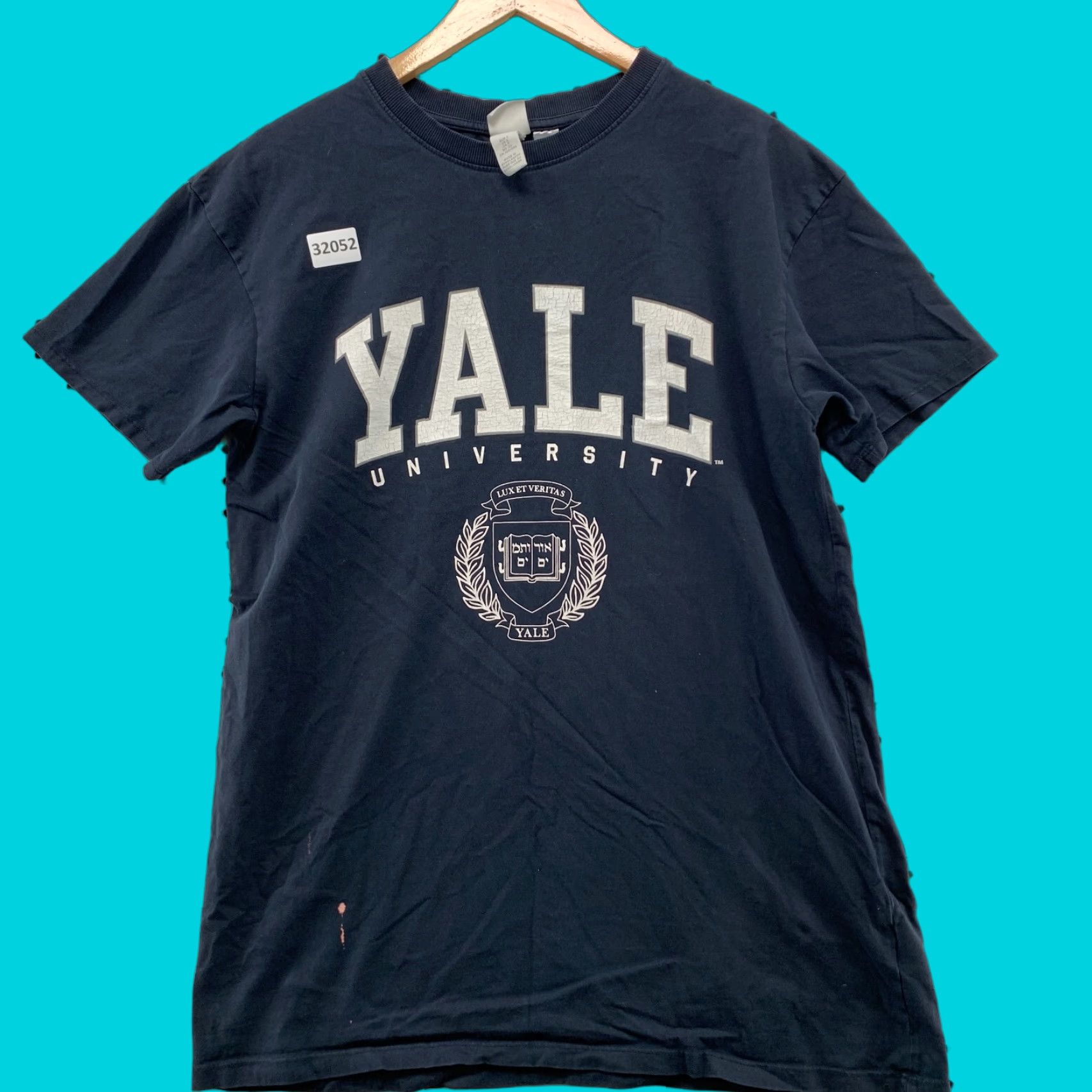 H&M VINTAGE Yale University Shirt Blue Mens Medium Crew Neck Short Sleeve Distressed 90s University Mens Shirt Blue Medium Yale University H&M Size US M / EU 48-50 / 2 - 1 Thumbnail