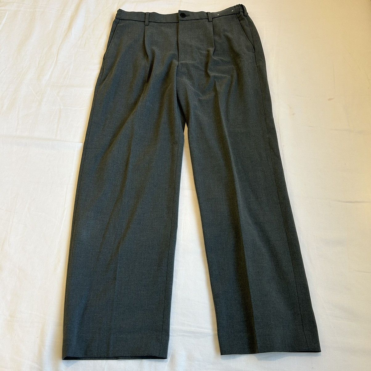 Uniqlo Uniqlo Pleated Wide Pants Size US 34 / EU 50 - 1 Thumbnail