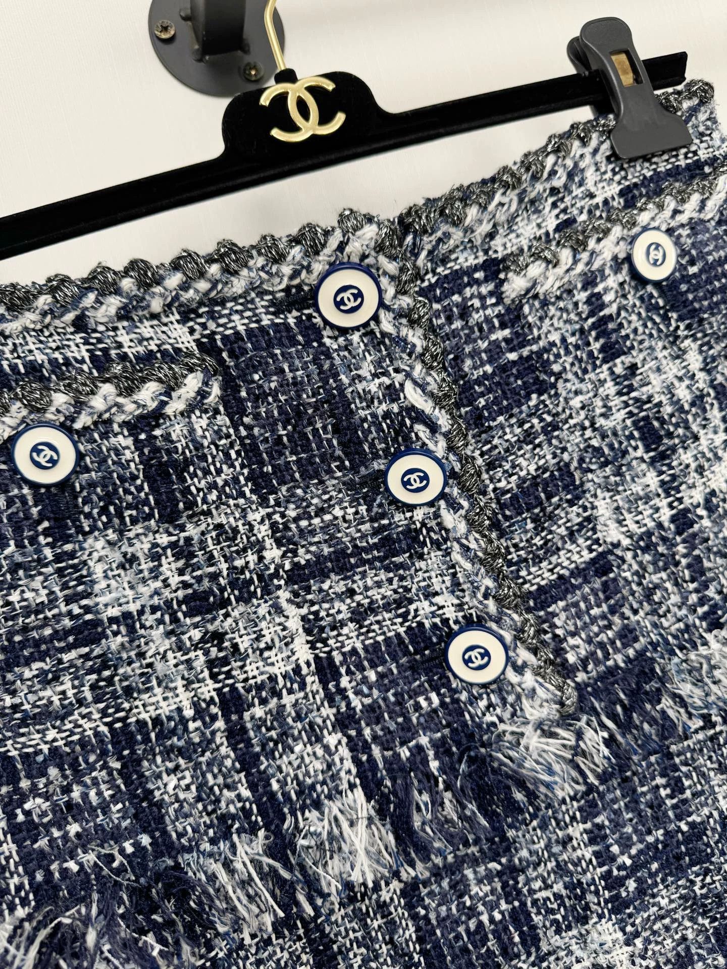 Chanel Chanel tweed knit midi skirt, authentic Size 28" / US 6 / IT 42 - 2 Thumbnail