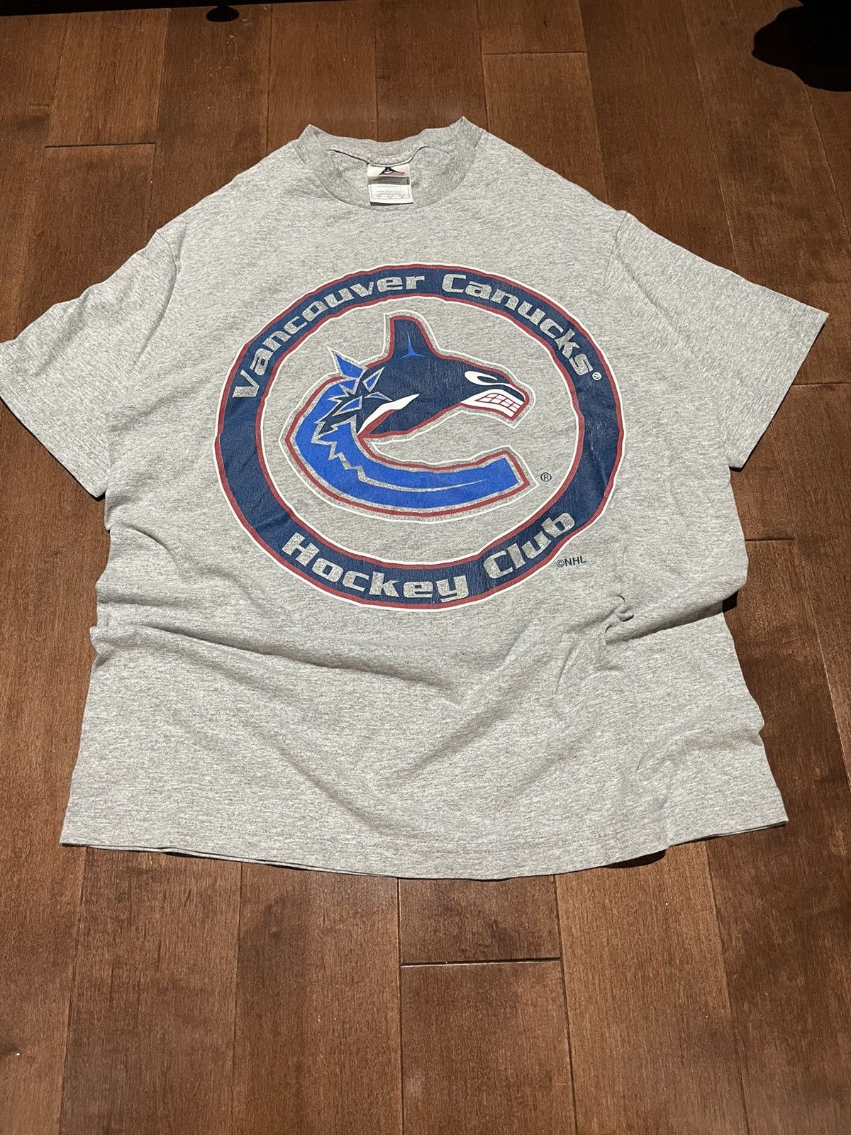 Vintage Vintage Vancouver Canucks T Shirt Size US L / EU 52-54 / 3 - 1 Thumbnail