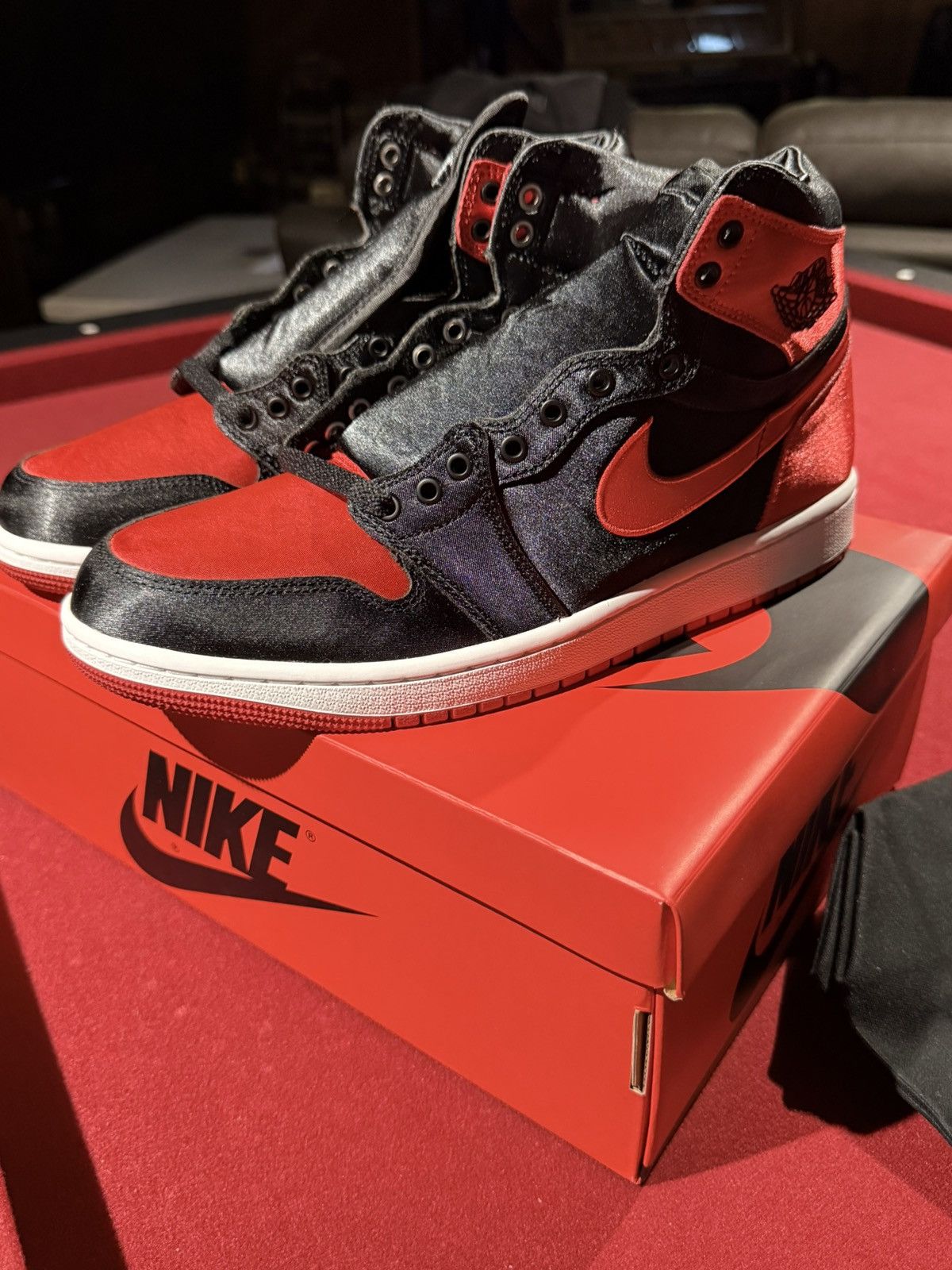 Nike Air Jordan Satin Bred 1