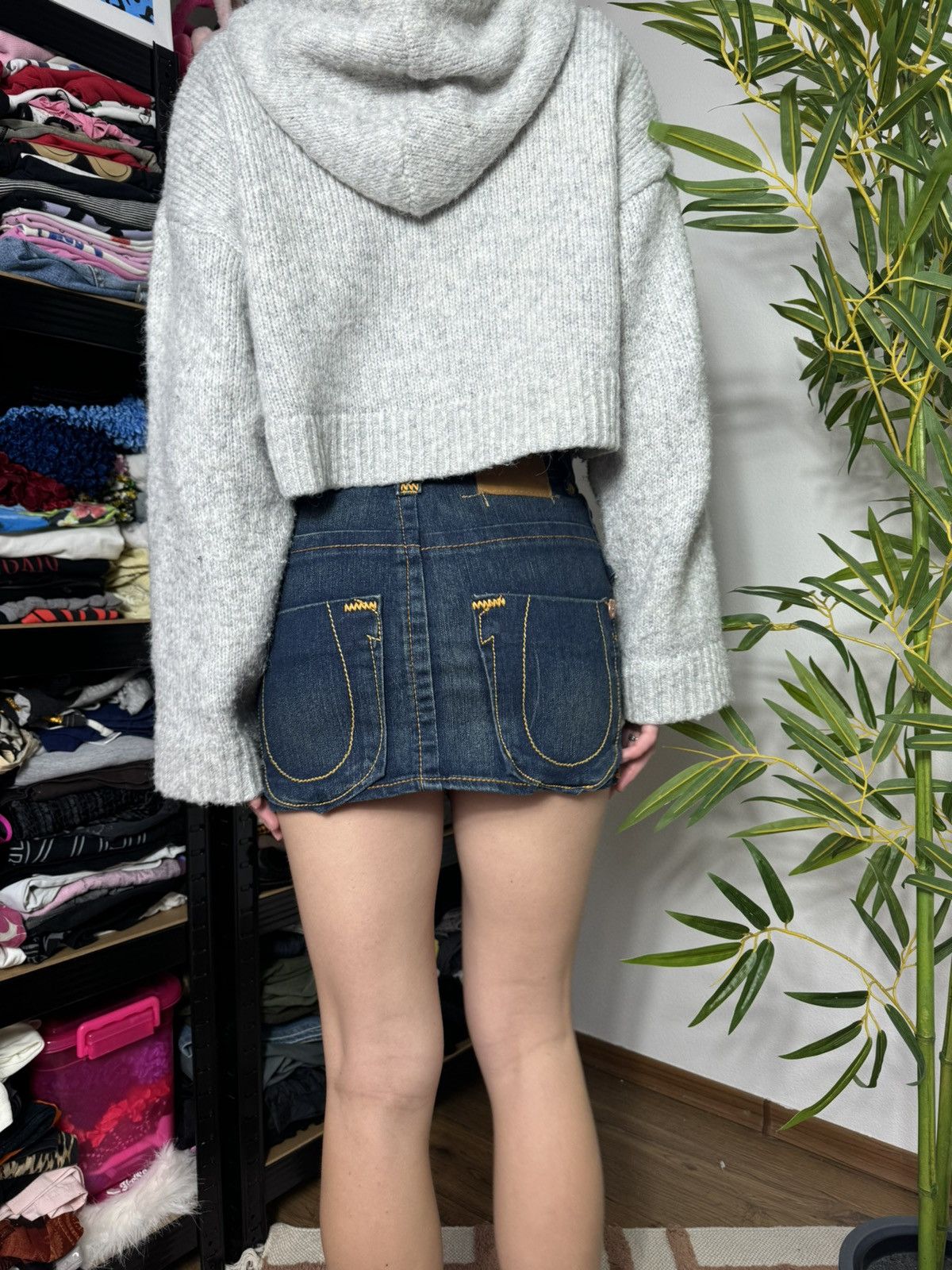 True Religion TRUE RELIGION DENIM CONTRAST STITCH MINI SKIRT Size 26" / US 2 / IT 38 - 6 Thumbnail