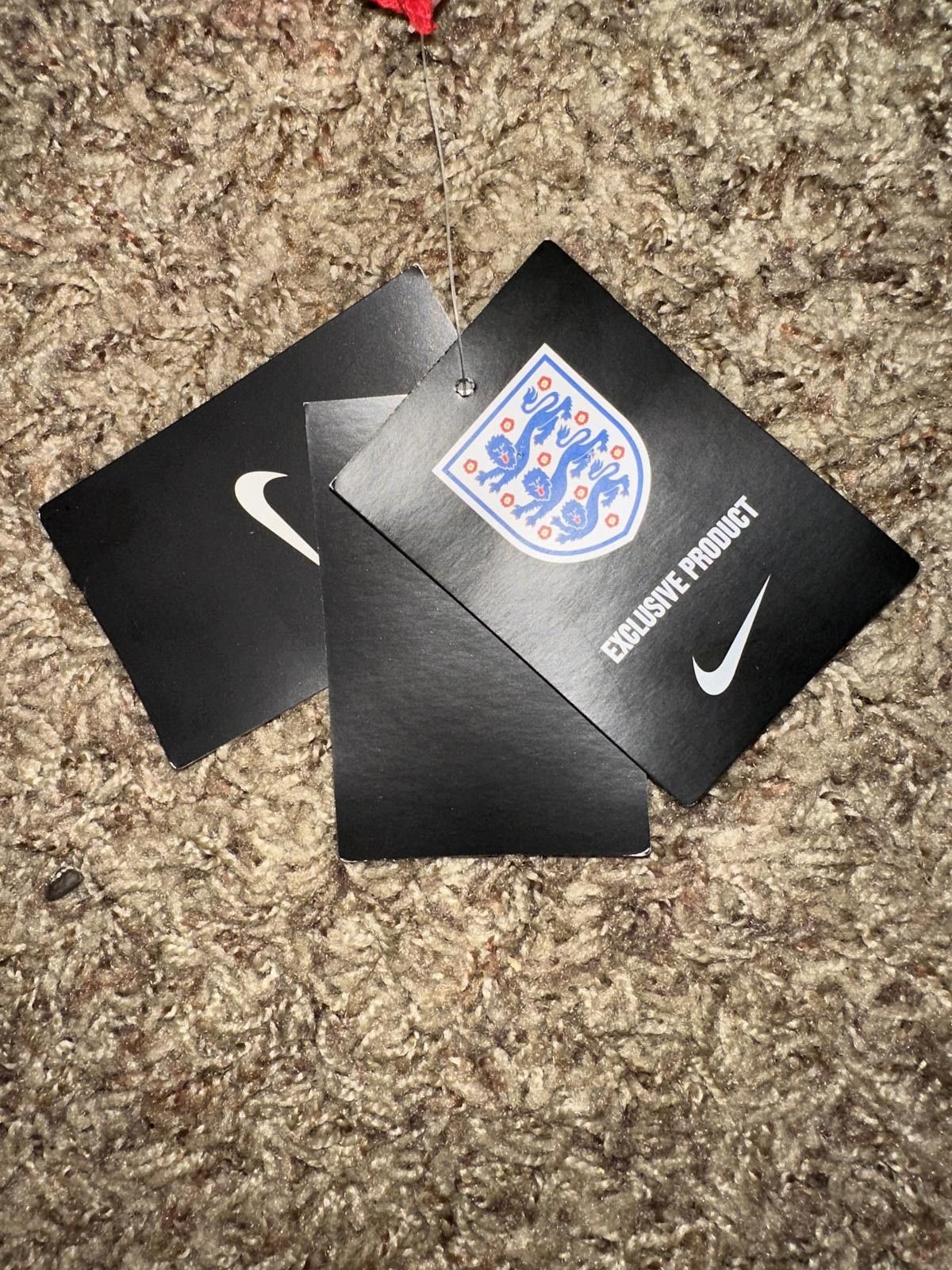Nike Vintage Rare Nike Men’s Team England Soccer Core Crest Red Tee Size US S / EU 44-46 / 1 - 10 Thumbnail