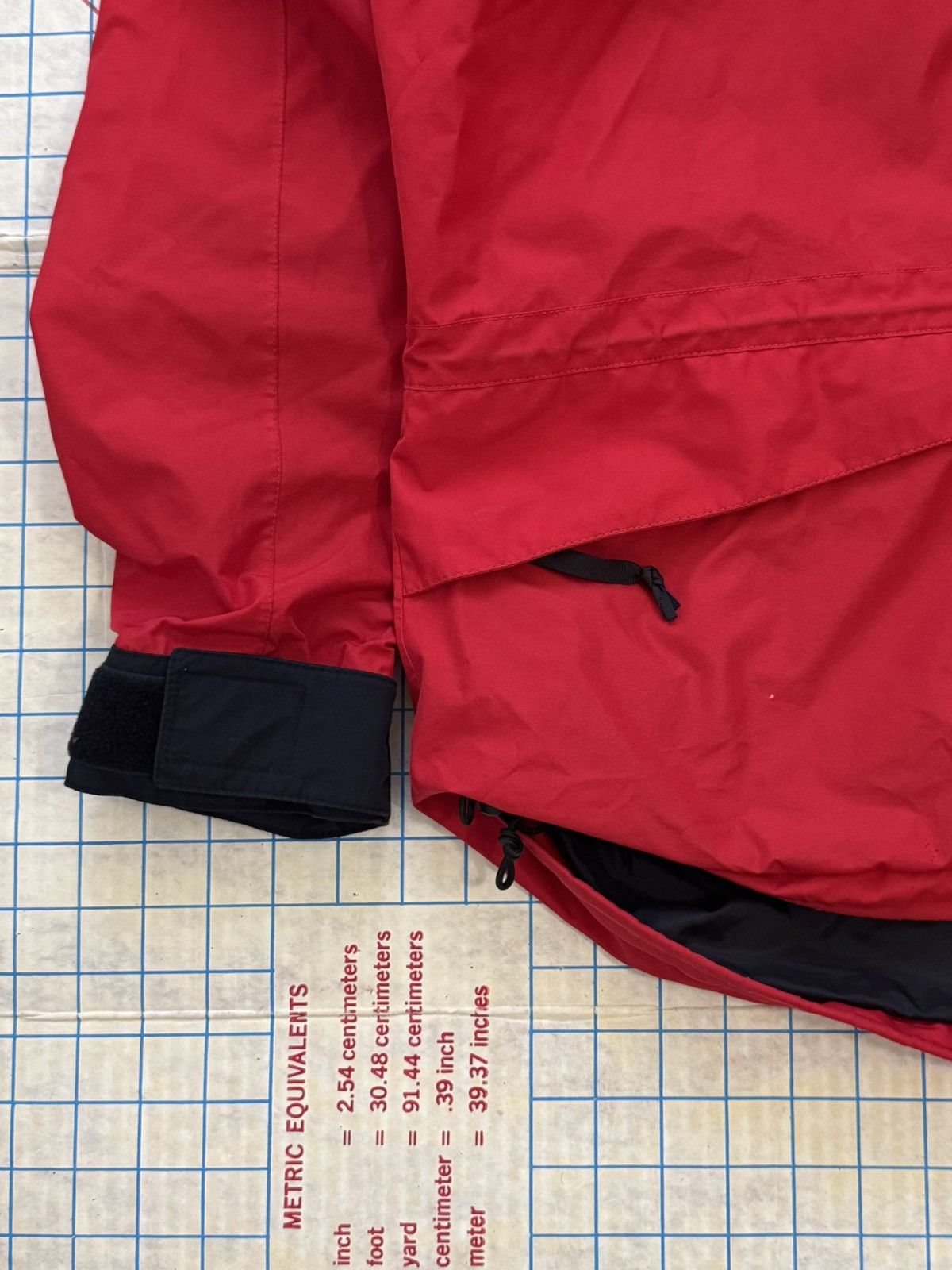 The North Face Vintage The North Face Hydroseal Jacket Black and Red Size L Size US L / EU 52-54 / 3 - 4 Thumbnail