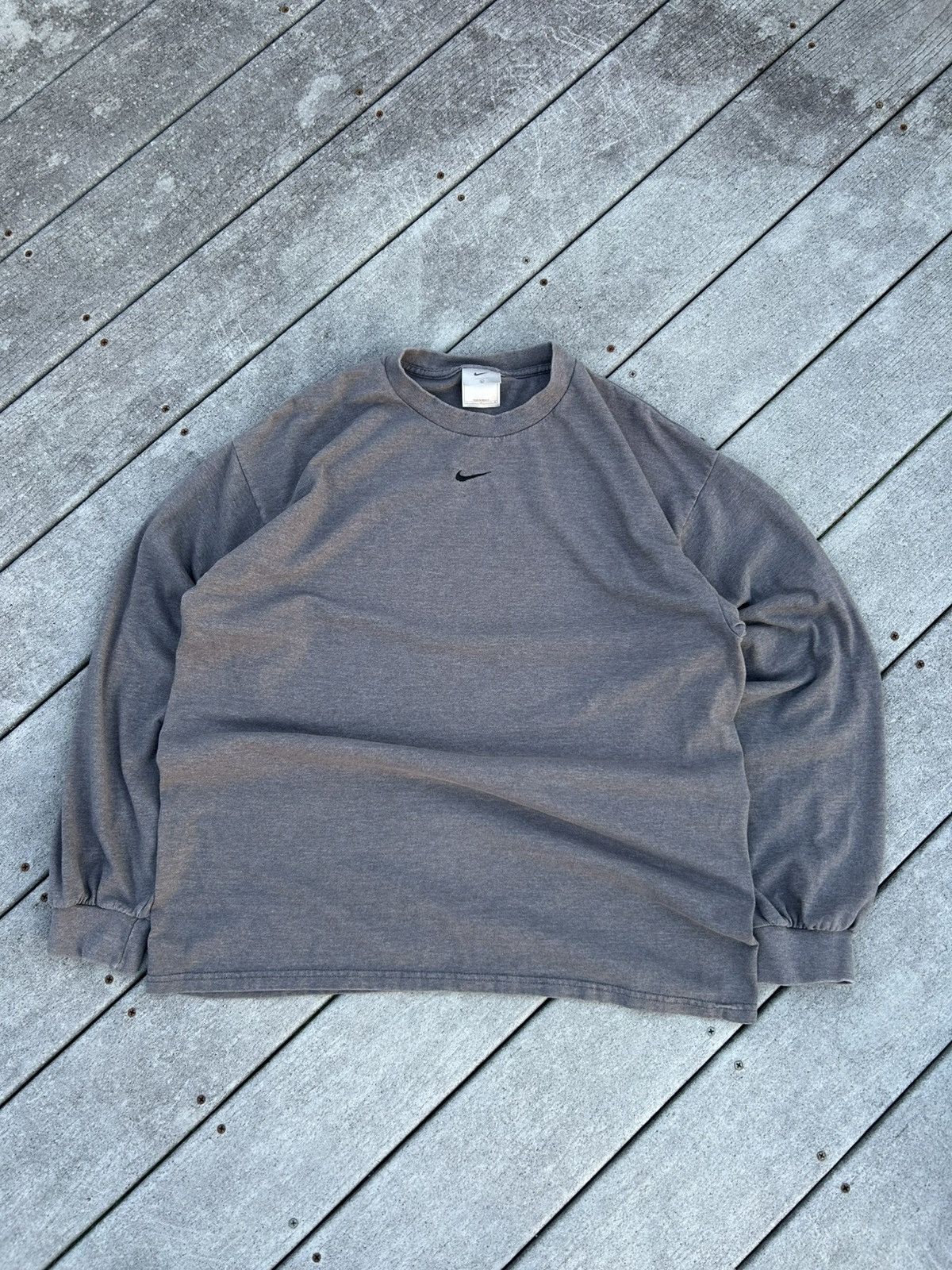 Nike Y2K center swoosh shirt Size US L / EU 52-54 / 3 - 1 Thumbnail