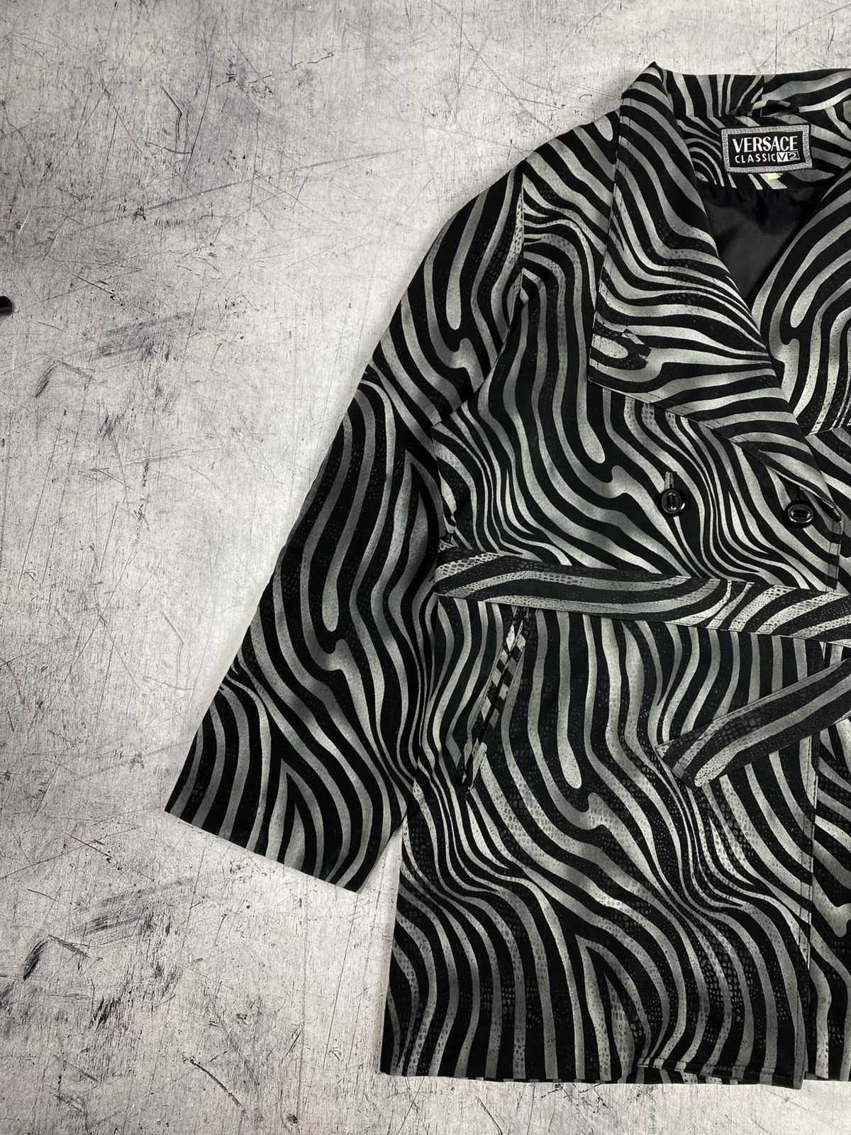 Versace Vintage Gianni Versace V2 Zebra Print Belted Wrap Jacket Size XL / US 12-14 / IT 48-50 - 3 Thumbnail