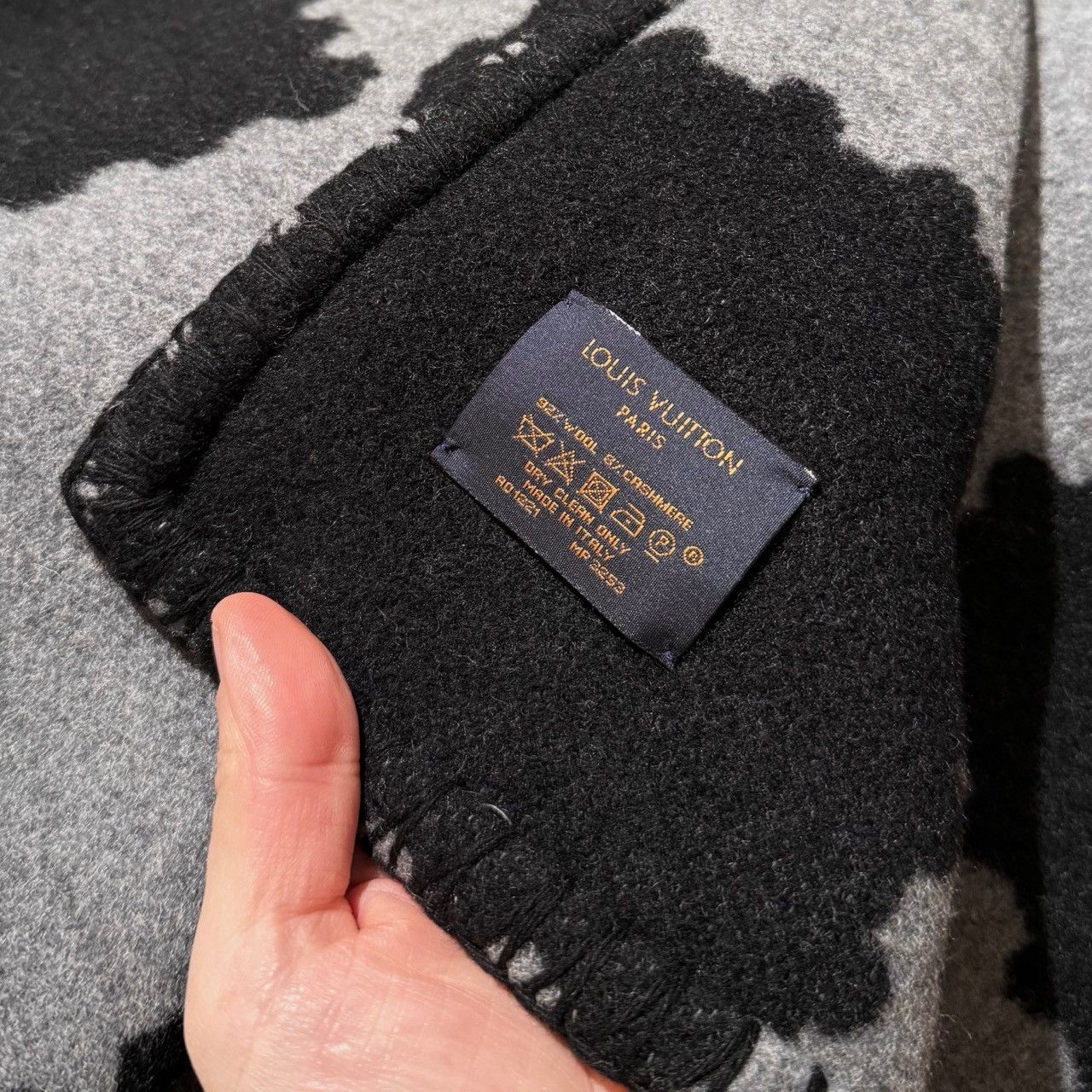 Louis Vuitton × Nigo Louis Vuitton x Nigo LV Made Damier Tiger Wool Throw Blanket Size ONE SIZE - 4 Thumbnail