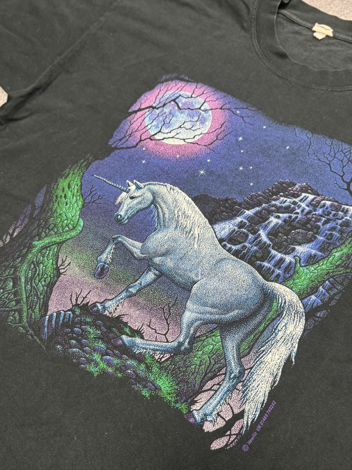 Vintage Unicornis Vintage 90s Hewlin Design T Shirt Size US L / EU 52-54 / 3 - 5 Thumbnail