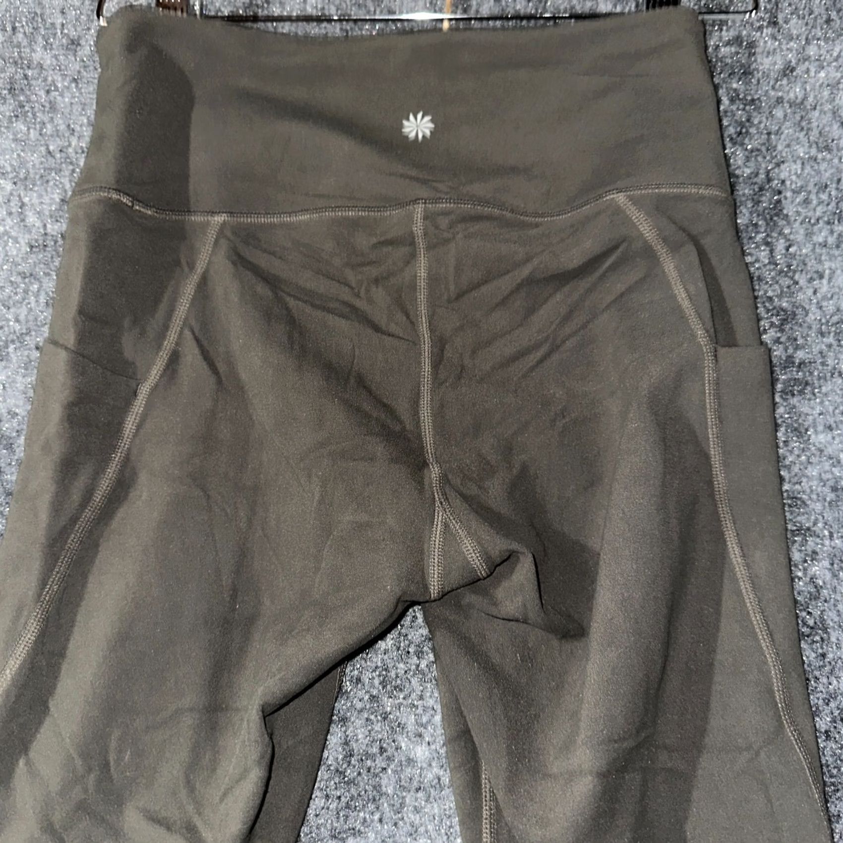 Athleta Athleta Shirt Womens XS Green Salutation Stash Pocket Compression Pants Yoga Skinny Inseam 28 Size 42" / US 20 - 7 Thumbnail