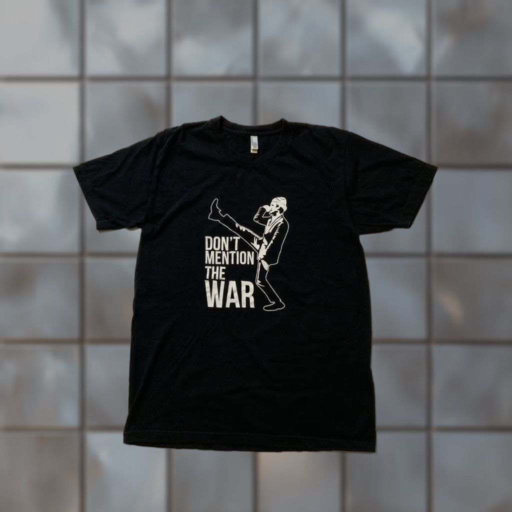 American Apparel Fawlty Towers Dont Mention The War The Germans TV Sitcom Episode Graphic T-Shirt Men L Black Size US L / EU 52-54 / 3 - 1 Thumbnail