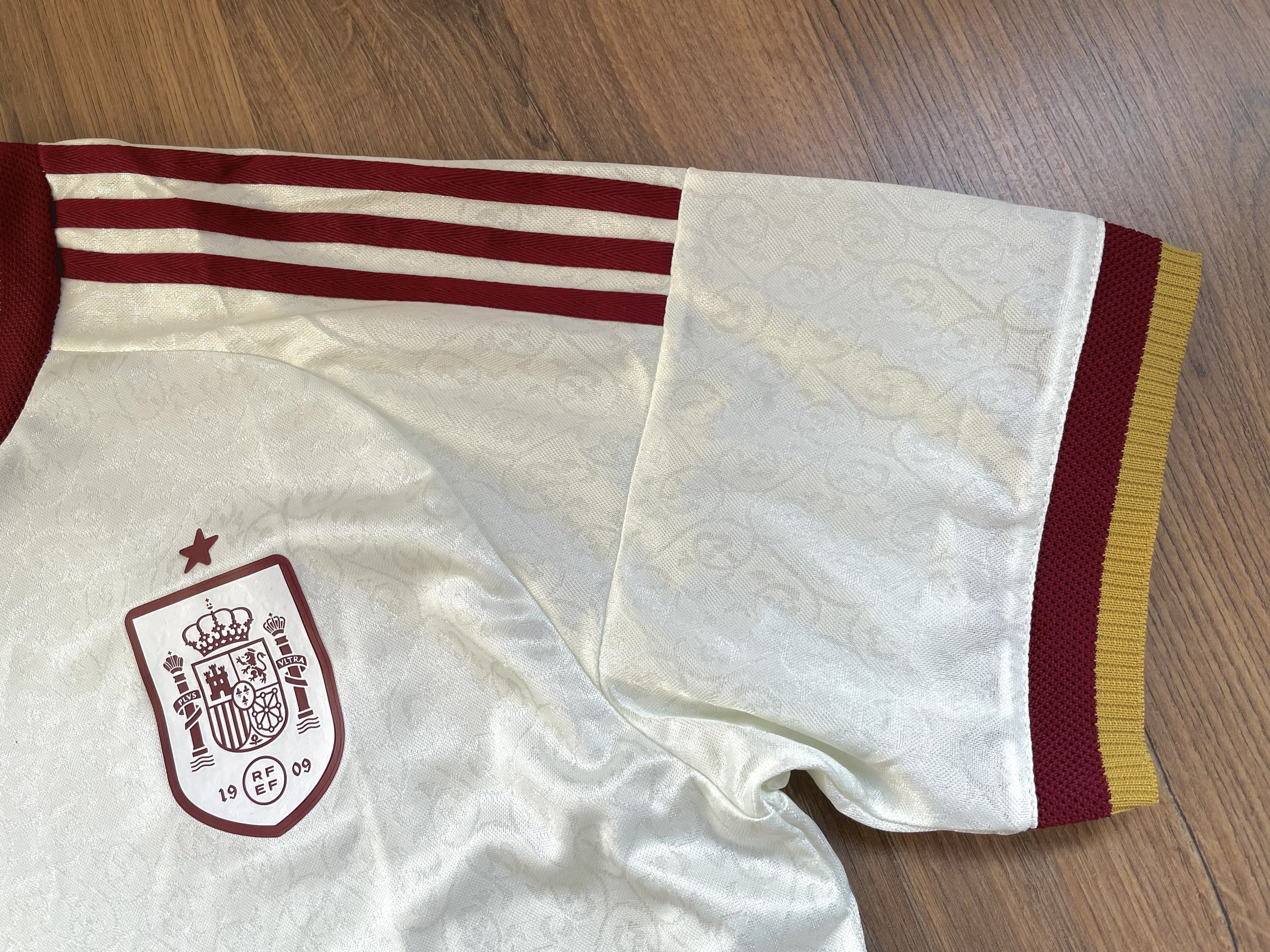 Adidas Spain National Team - Retro Style Jersey Size US XL / EU 56 / 4 - 6 Thumbnail