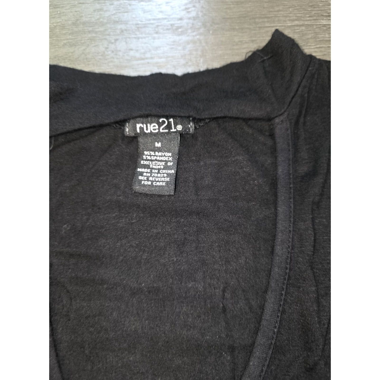 Vintage VINTAGE Rue21 Basic Knit Shirt Sleeveless Women XL Black Peep Hole Neck Casual T-Shirt Size XL / US 12-14 / IT 48-50 - 4 Thumbnail