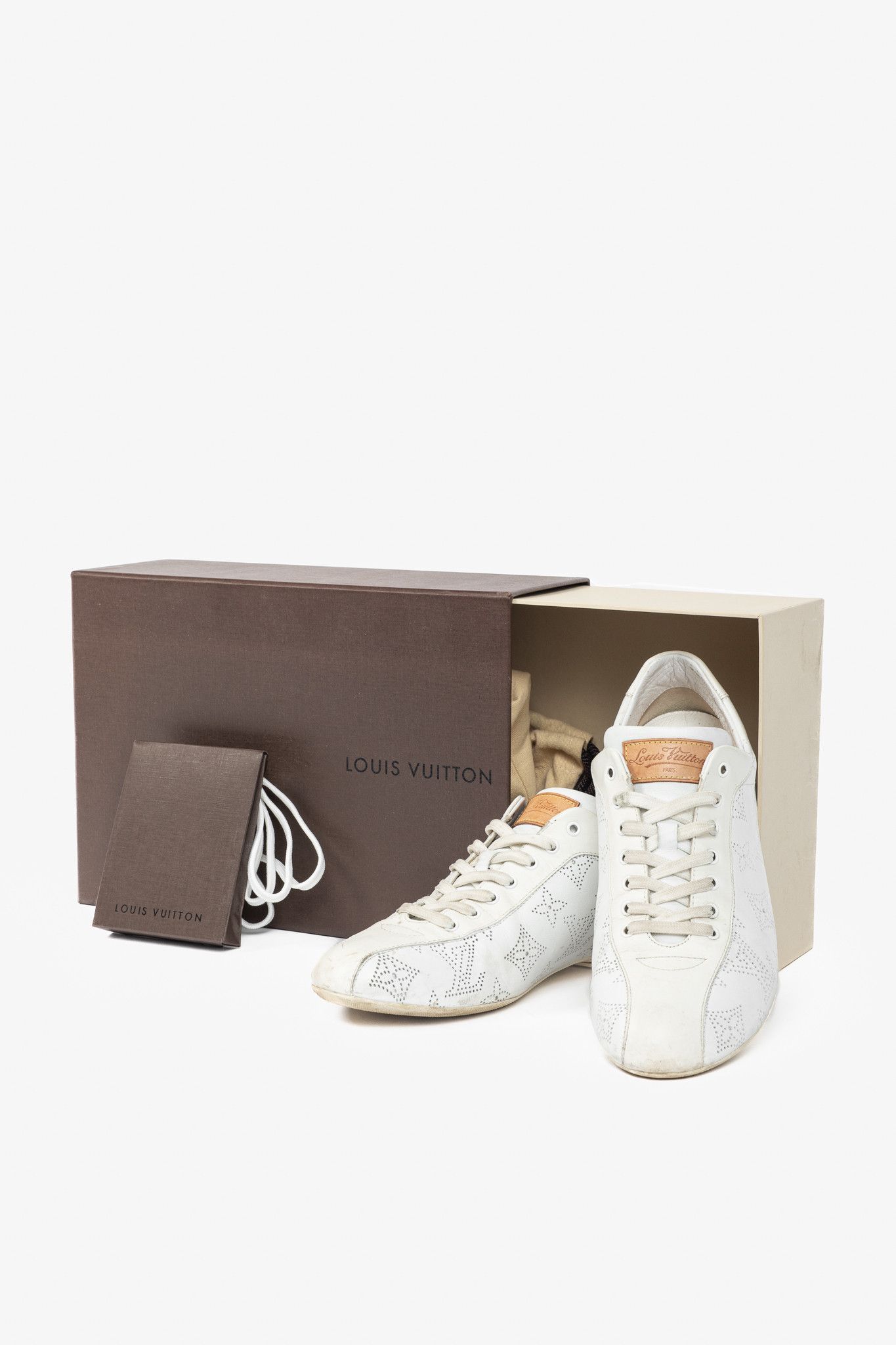 Louis Vuitton Louis Vuitton Mahina Perforated Monogram Leather Sneakers Size US 8.5 / IT 38.5 - 11 Thumbnail