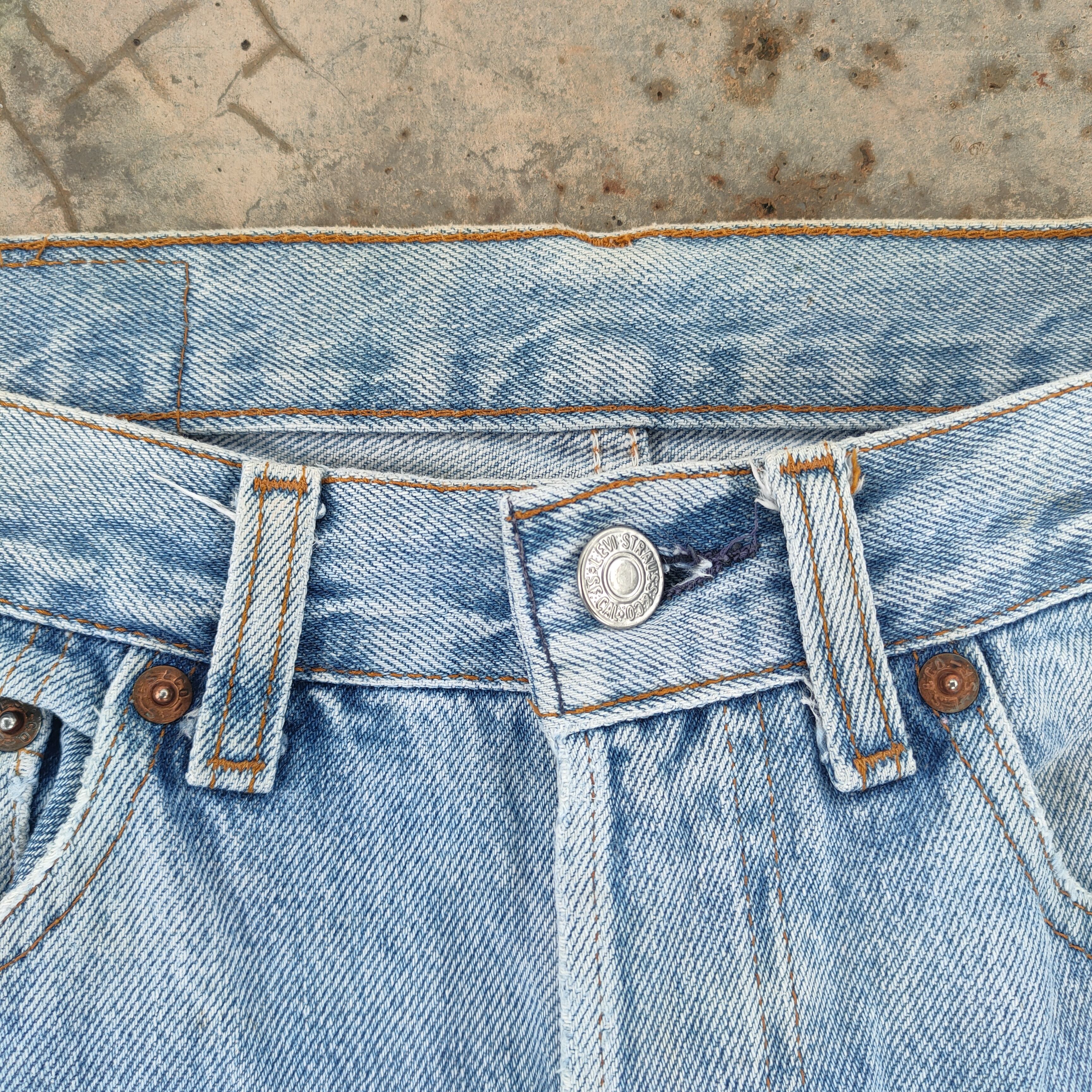 Levi's Vintage Clothing VINTAGE LEVI'S 501 90’ FADED DISTRESSED JEANS DENIM PANTS Size US 28 / EU 44 - 8 Thumbnail