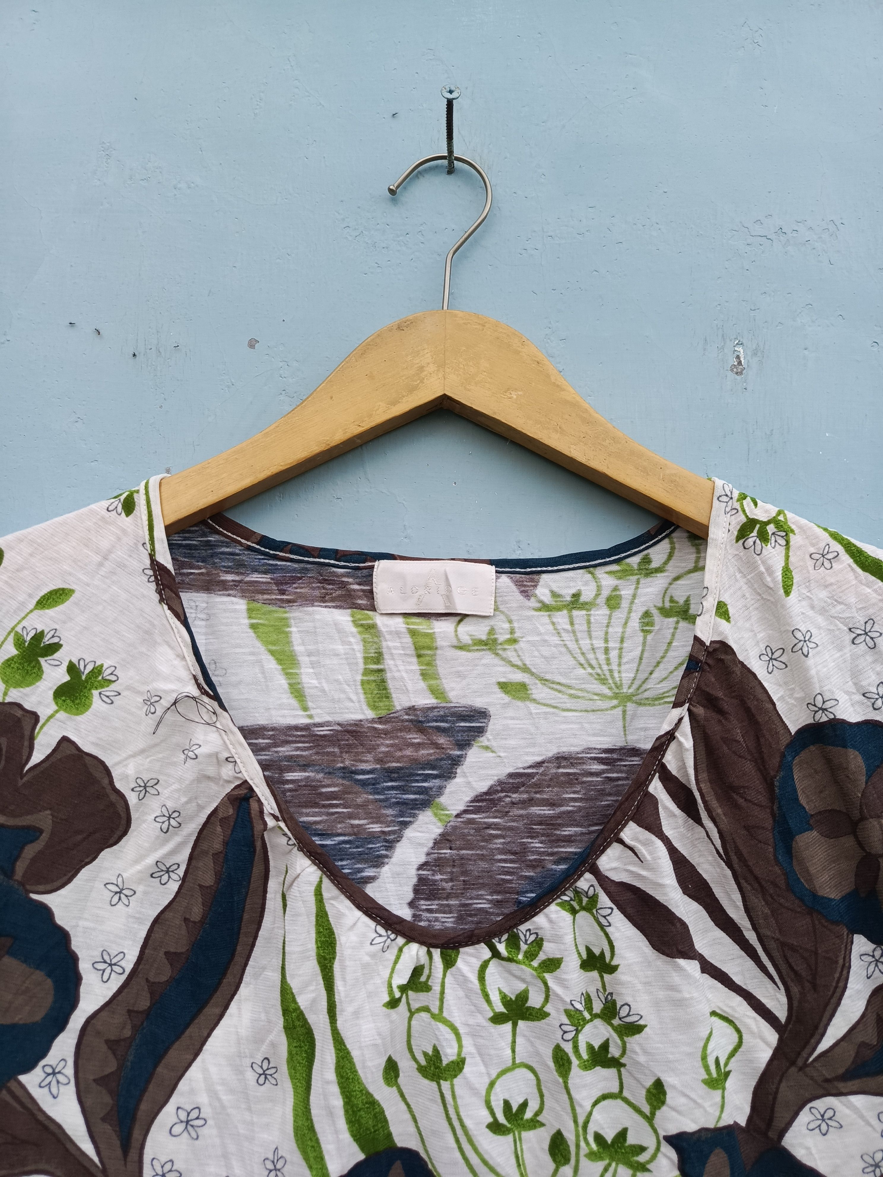 Other ALDRIDGE Floral Graphic Tshirt – Casual Chic Size M / US 6-8 / IT 42-44 - 2 Thumbnail