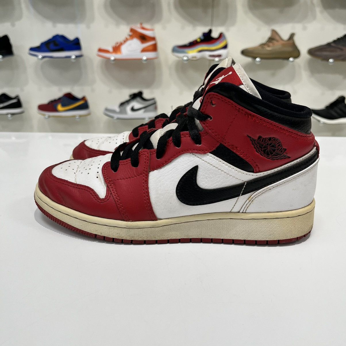 Nike Air Jordan 1 Mid Chicago (2020) (GS) Size US 5.5 / EU 38 - 3 Thumbnail