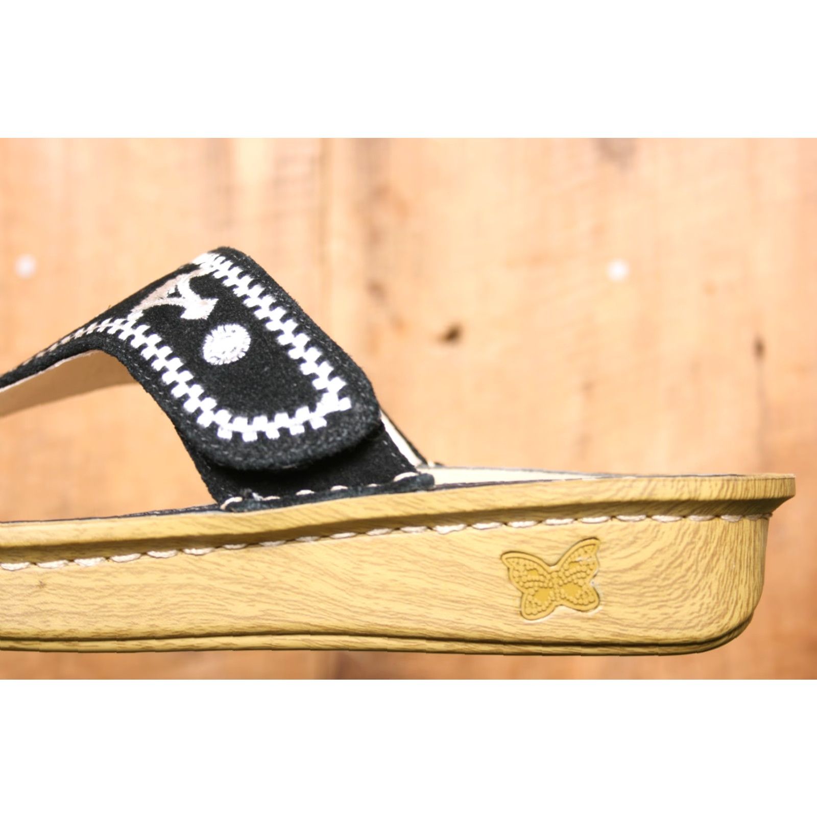 Vintage VINTAGE Alegria Vanessa Mandala Embroidered Suede Slide Sandals EUR 37 ≈ US 7 Black & White Thong Slip On Women Sandal 1-1.9 in Low Heel Size US 7 / IT 37 - 7 Thumbnail