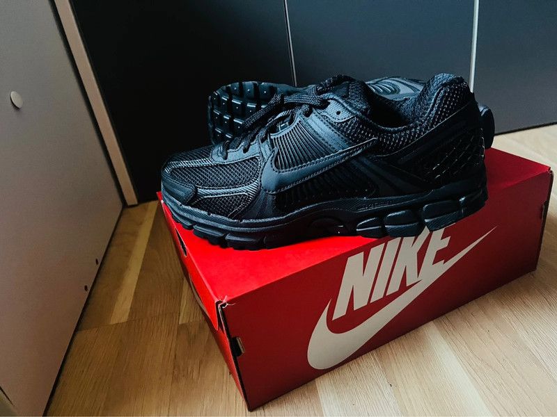 Nike Nike vomero 5 Size US 9 / EU 42 - 2 Thumbnail