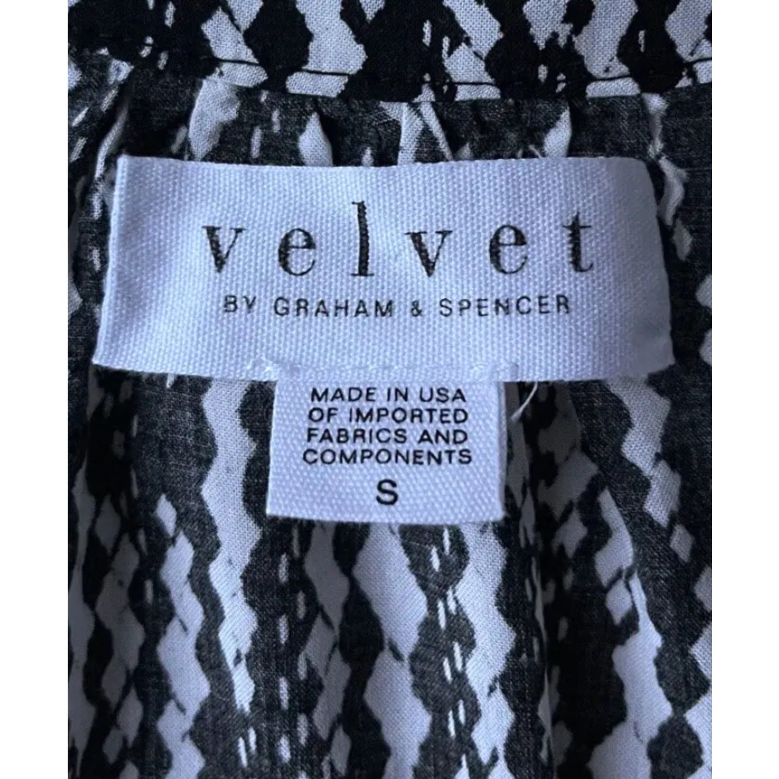 Velvet Velvet by Graham & Spencer Blouse Women’s Small V-Neck Long Sleeve Pullover Black & White Casual, Business Women’s Classic Fit Regular Size S Size S / US 4 / IT 40 - 5 Thumbnail