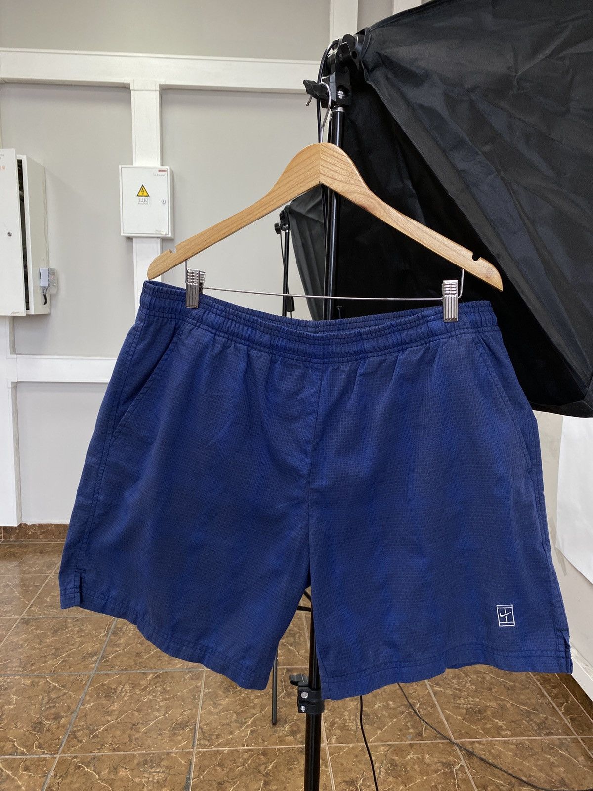 Nike 🇺🇸 Vintage 90s Nike Challenge Court Shorts Rare Retro Hype Size US 33 - 1 Thumbnail