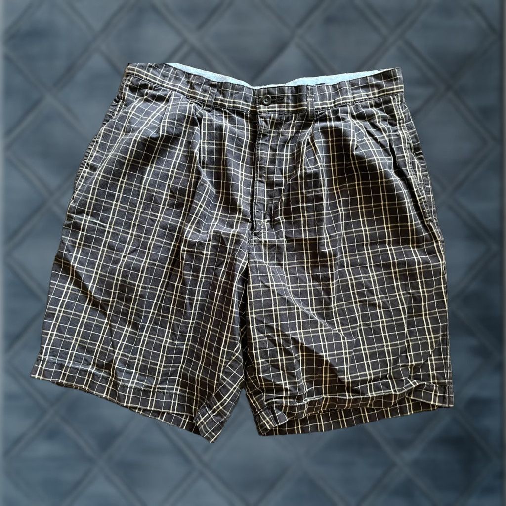 Roundtree & Yorke VINTAGE Roundtree & Yorke Plaid Cargo Shorts 34 Black Regular Mens Size US 34 / EU 50 - 1 Thumbnail
