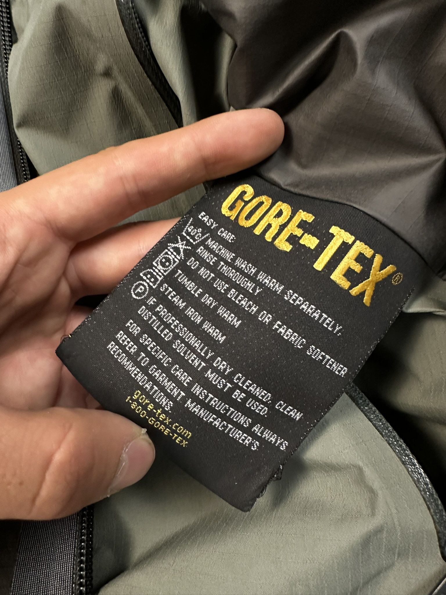 Arc'teryx Rare 00s Arc'teryx Green Gore-tex Shell Jacket Vintage Size US L / EU 52-54 / 3 - 10 Thumbnail