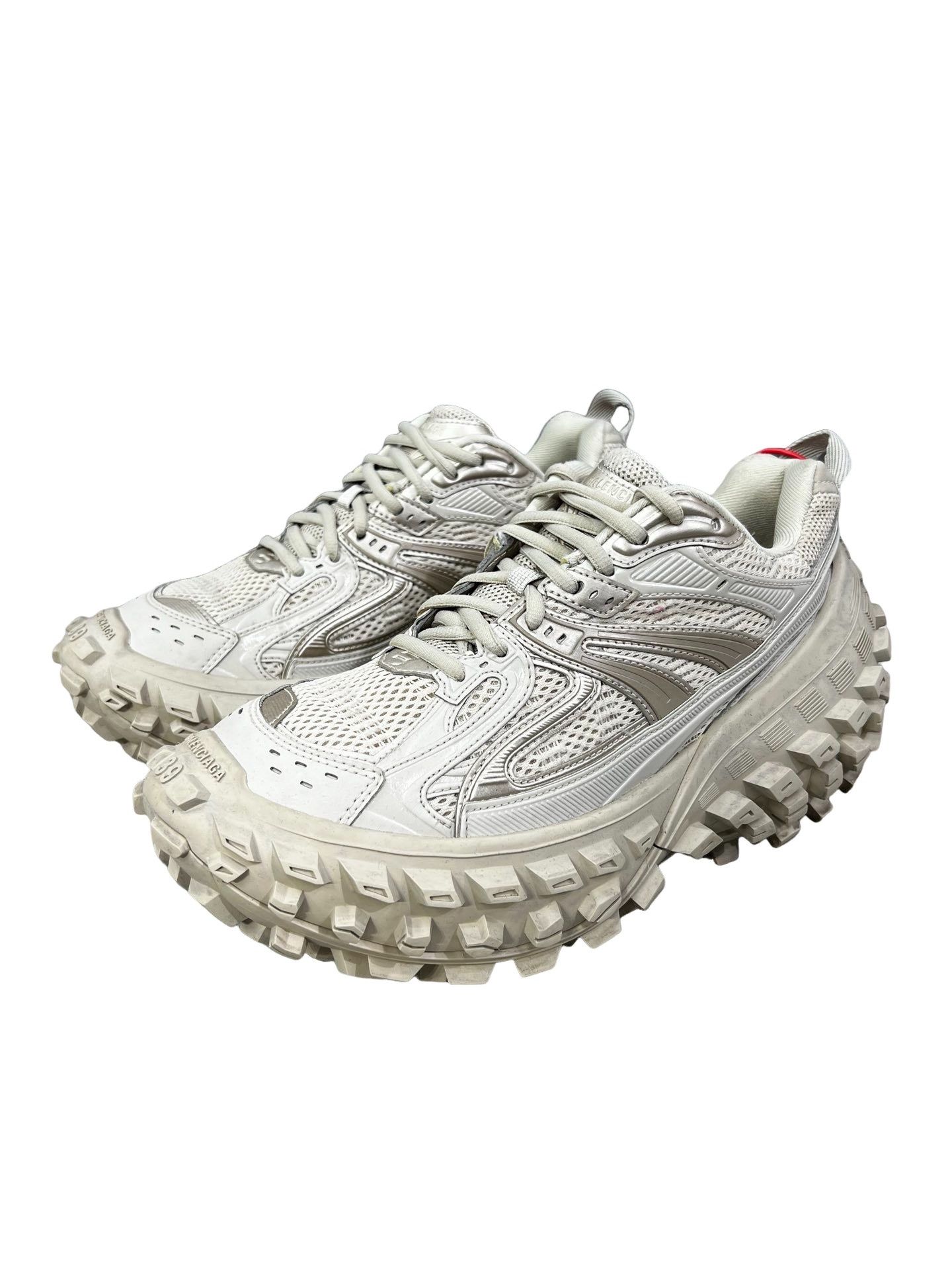 Balenciaga Balenciaga Defender Sneakers Beige Size 39 Size US 6 / EU 39 - 1 Thumbnail