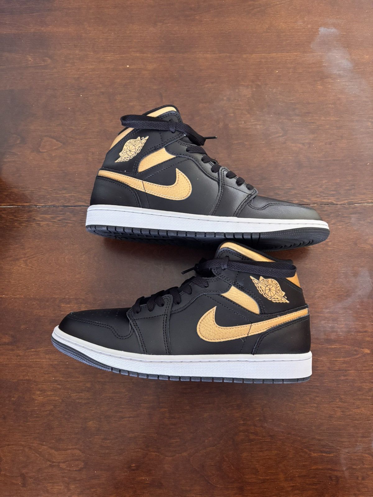 Jordan Brand Jordan 1 Mid Size US 8.5 / EU 41-42 - 6 Thumbnail