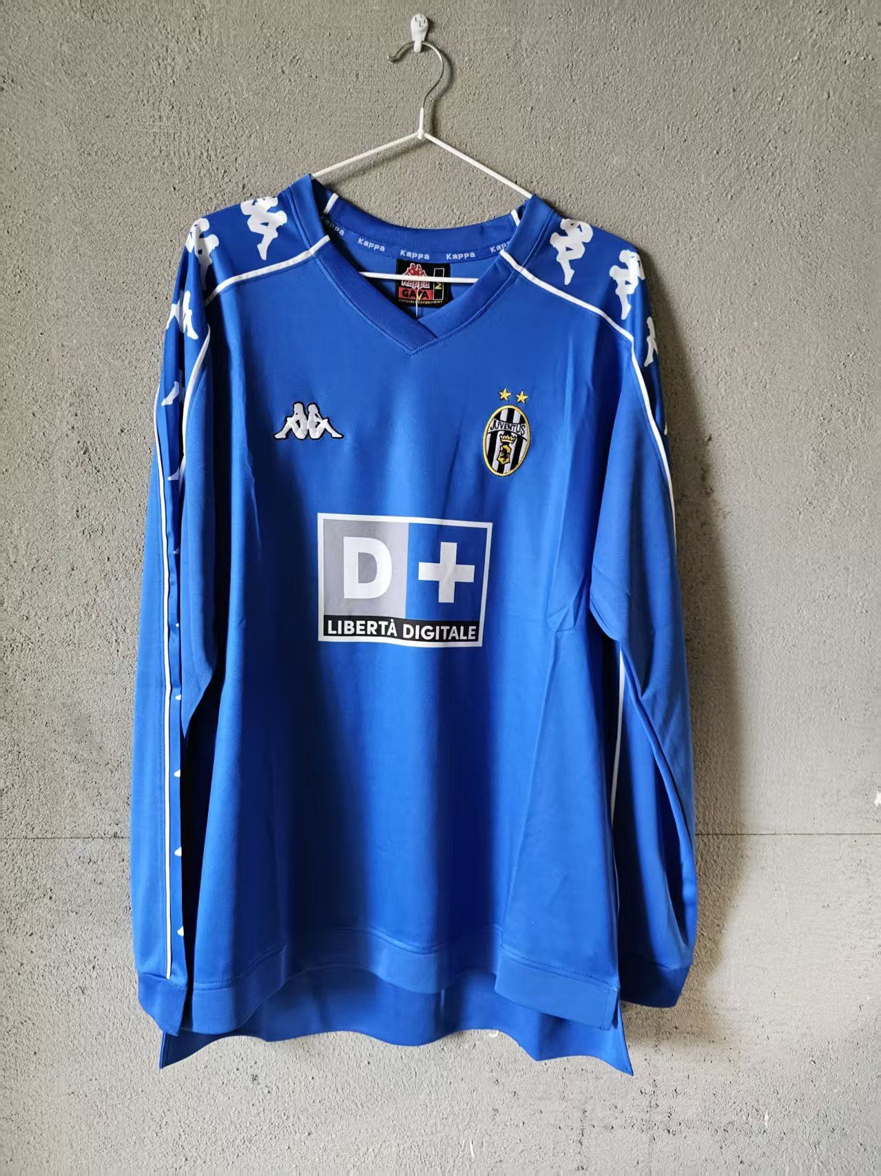 Other 1999 2000 Juventus Jersey Size US L / EU 52-54 / 3 - 1 Thumbnail