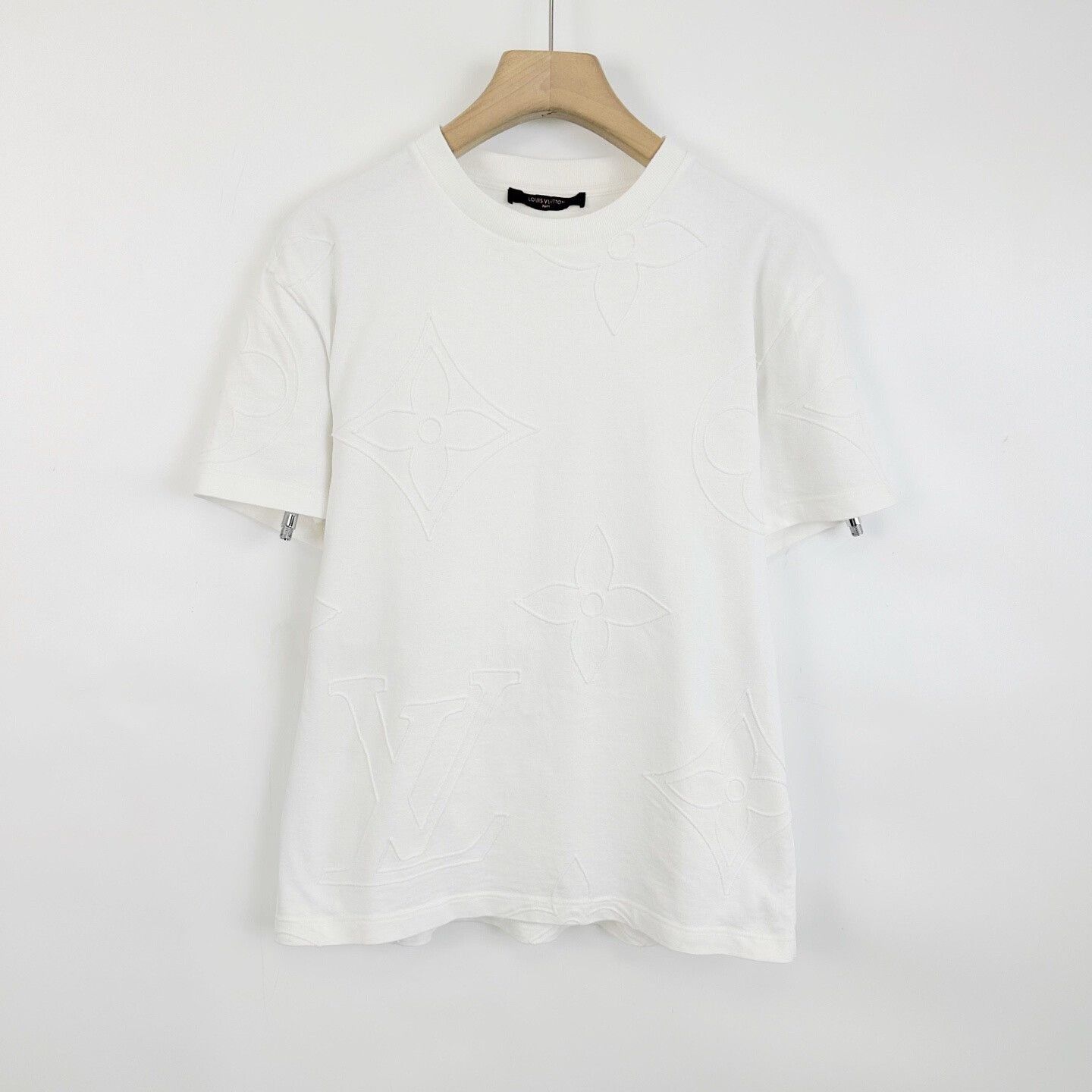 Louis Vuitton Louis Vuitton 2025 SS Embroidered Logo T-Shirt Size US M / EU 48-50 / 2 - 1 Thumbnail