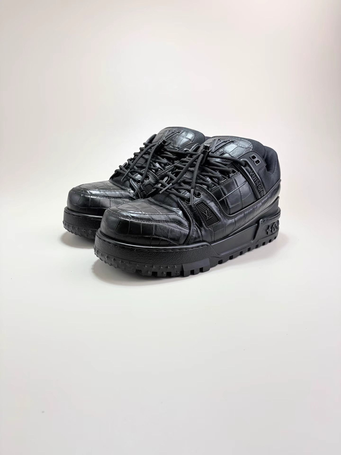 Louis Vuitton LV TRAINER Black Crocodile-Embossed Sneakers K1 Size US 9 / EU 42 - 1 Thumbnail