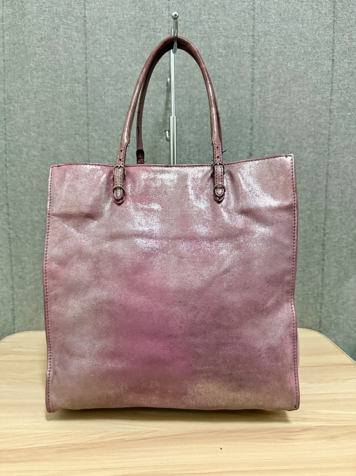 Balenciaga 2010 Balenciaga Metallic Leather Papier A5 Tote in pink Size ONE SIZE - 7 Thumbnail