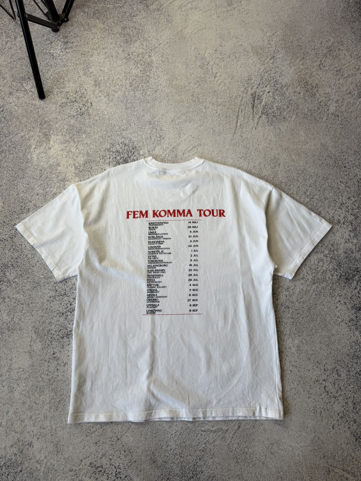 Band Tees Bolaget Records “Fem Komma Tour” 2023 Concert T-Shirt White Size US S / EU 44-46 / 1 - 14 Thumbnail