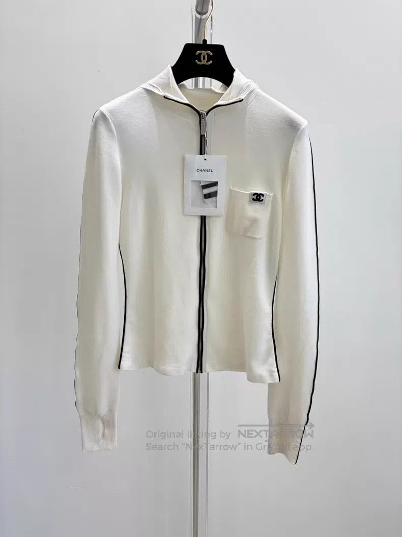 Chanel Chanel Hooded white zipper cardigan coat Size XS / US 0-2 / IT 36-38 - 1 Thumbnail