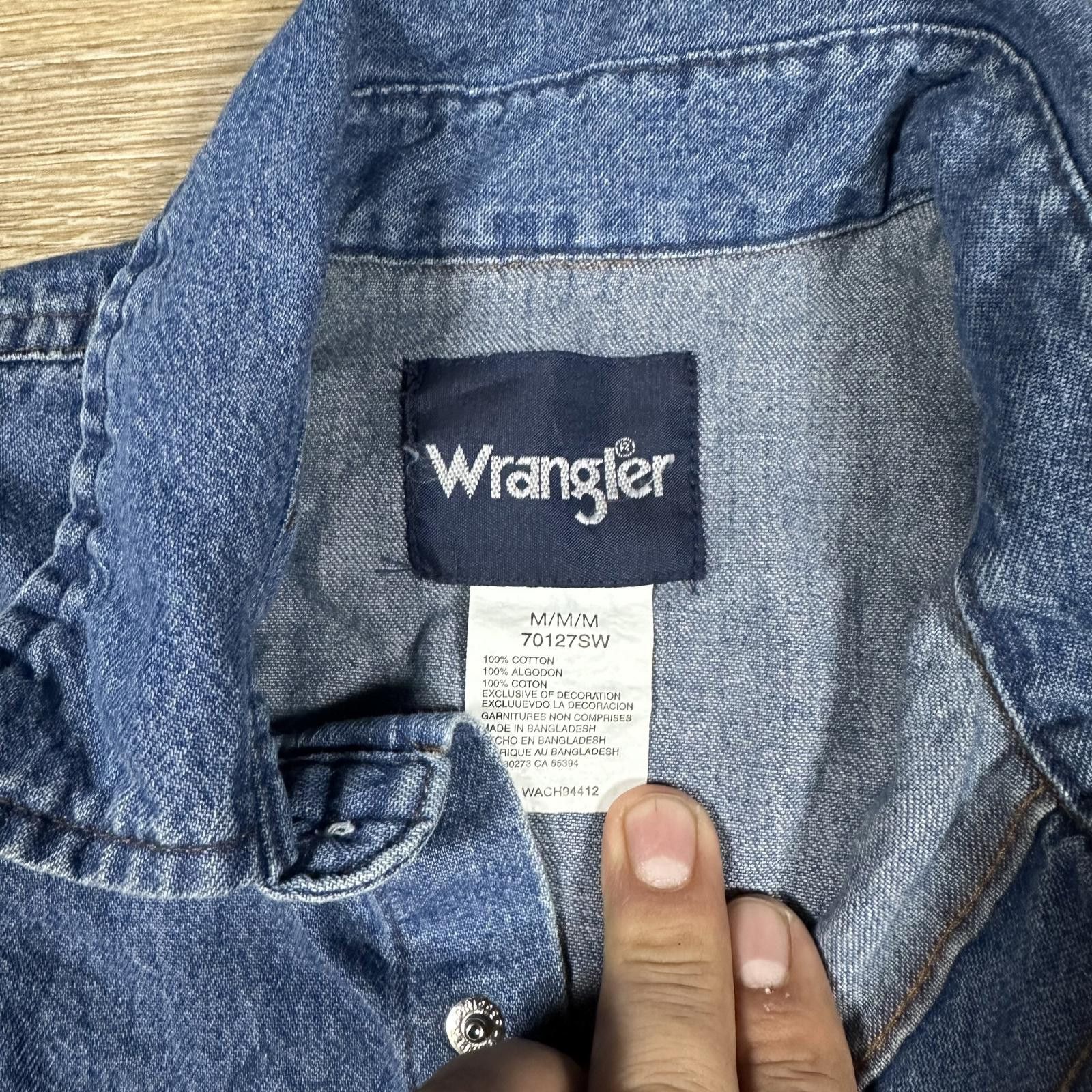 Wrangler Wrangler Mens Denim Shirt Medium Blue Vintage Size US M / EU 48-50 / 2 - 4 Thumbnail