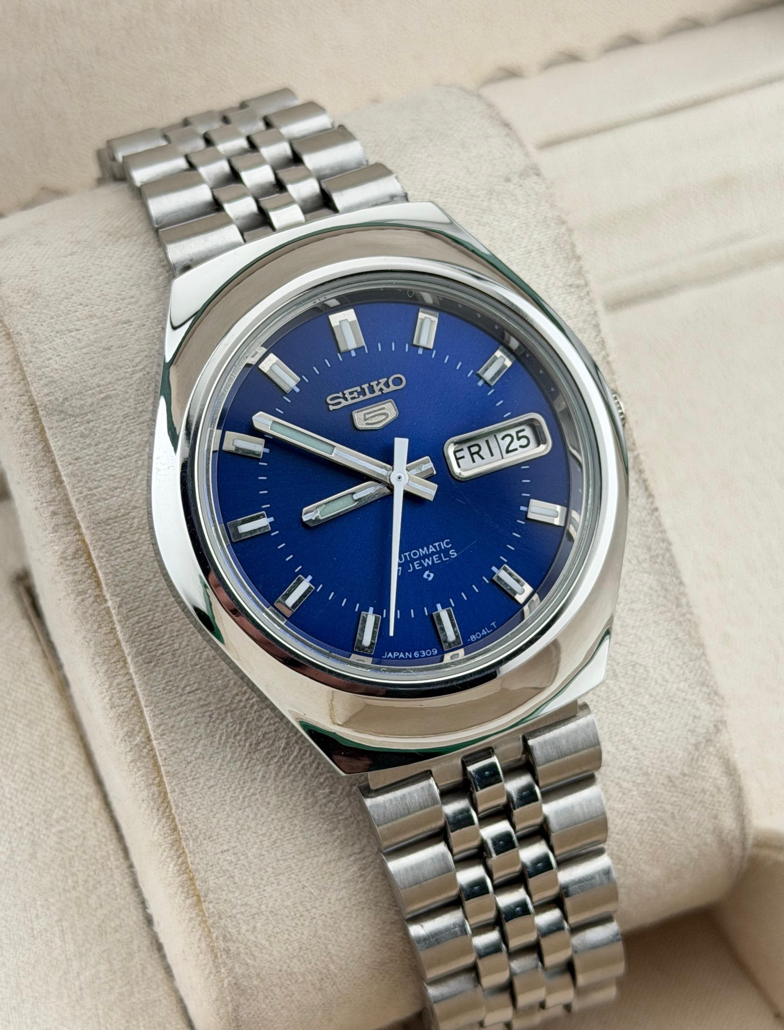 Seiko Classic Seiko 5 Men's Wrist Watch|Day-Date|Blue Dial Size 36 - 3 Thumbnail