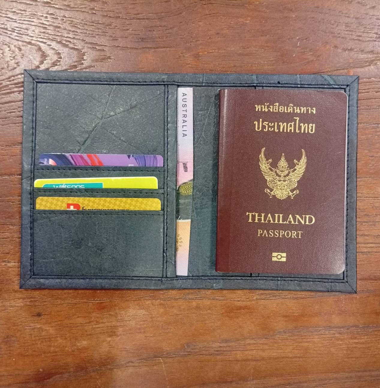 Other PASSPORT HOLDER LEAF LEATHER VEGAN LEATHER TRAVEL HOLDER Size ONE SIZE - 1 Thumbnail