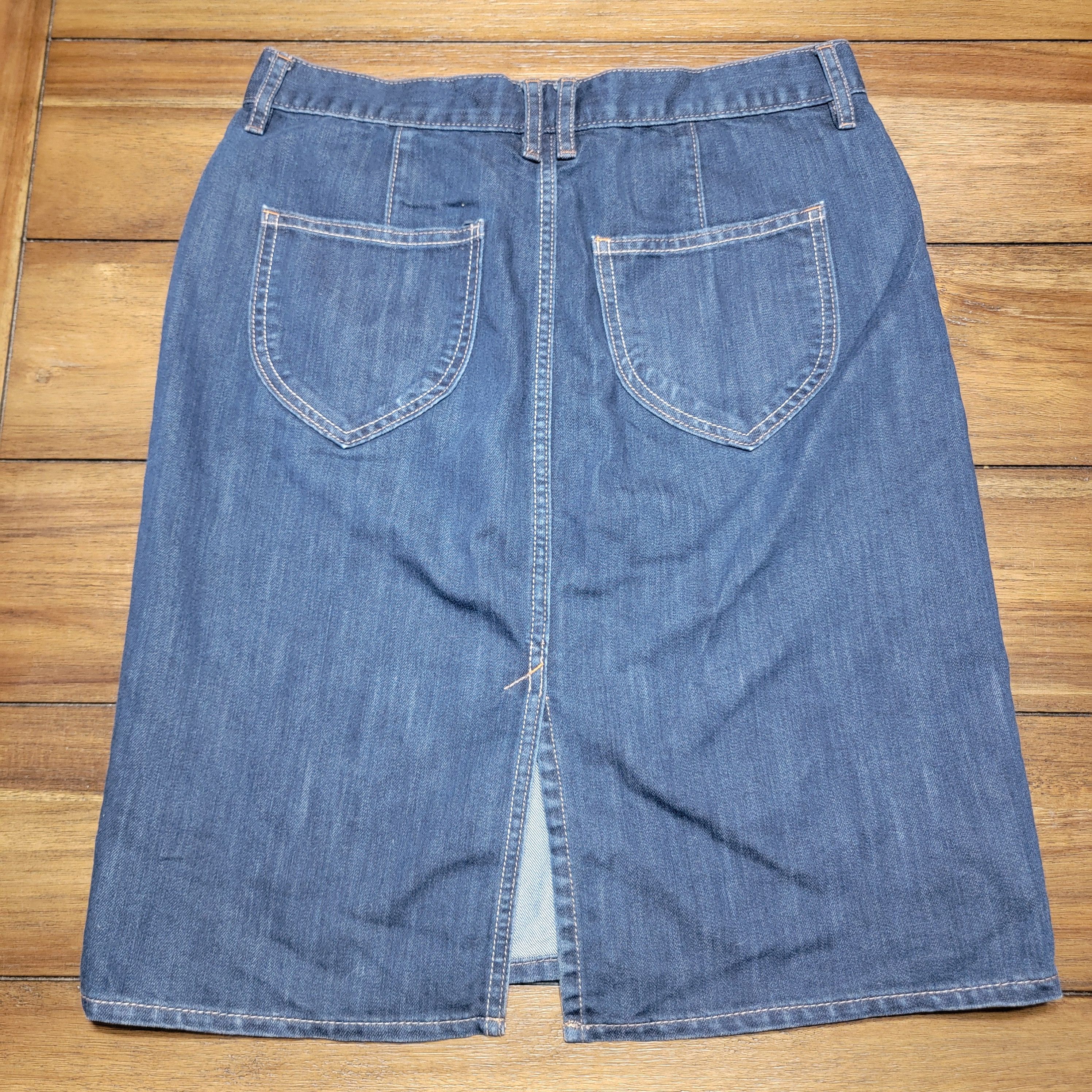 Old Navy Old Navy Knee Length Denim Pencil Skirt - Size 6 High Rise Size 30" / US 8 / IT 44 - 3 Thumbnail