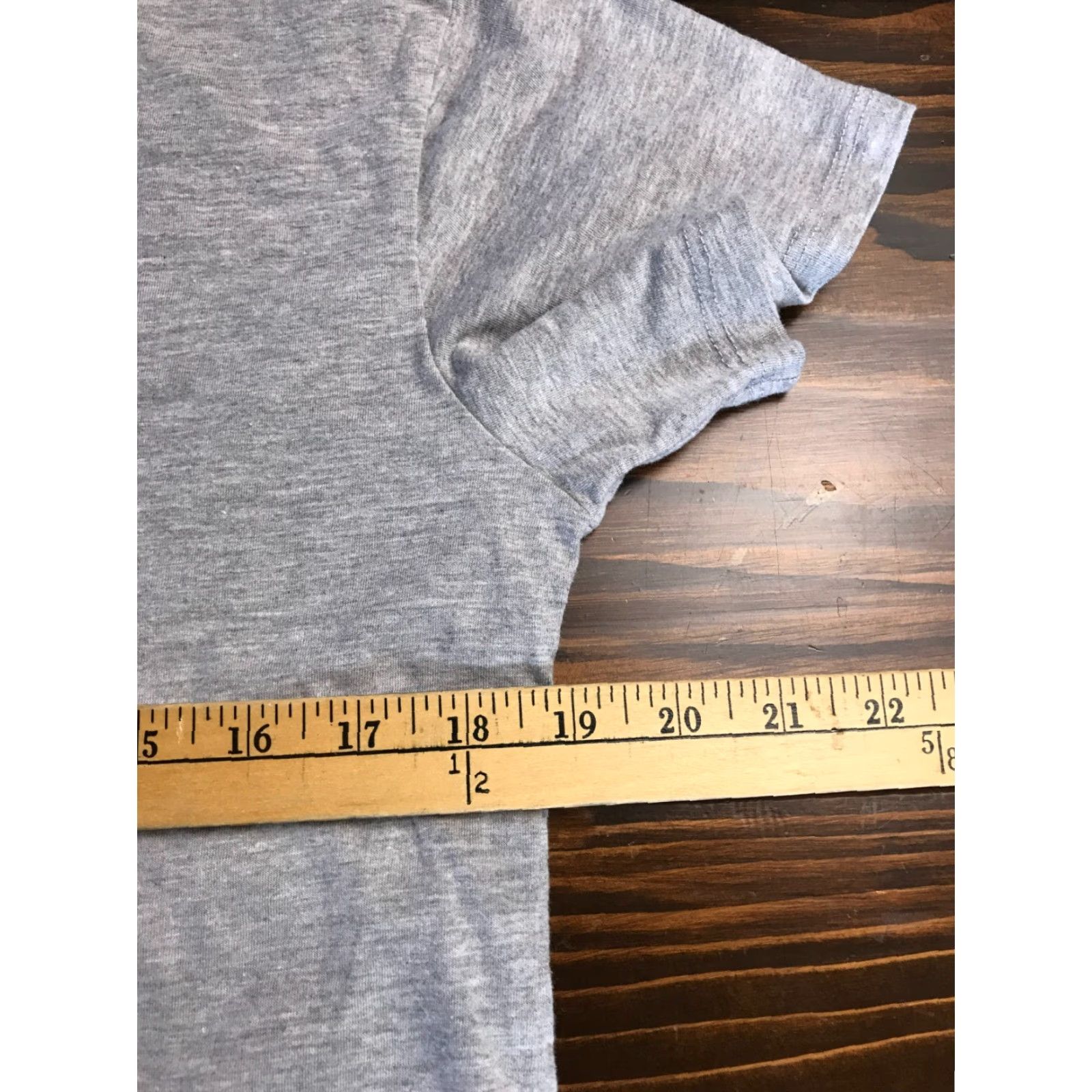 Vintage Friends shirt Women's XL Gray Cropped Top T-Shirt Cropped Modern 90s TV Show Friends Womens XL Gray Cropped Top Size XL / US 12-14 / IT 48-50 - 3 Thumbnail