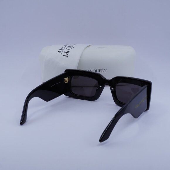 Alexander McQueen Alexander McQueen AM0433S 001 Sunglasses Black Rectangle Size ONE SIZE - 10 Thumbnail