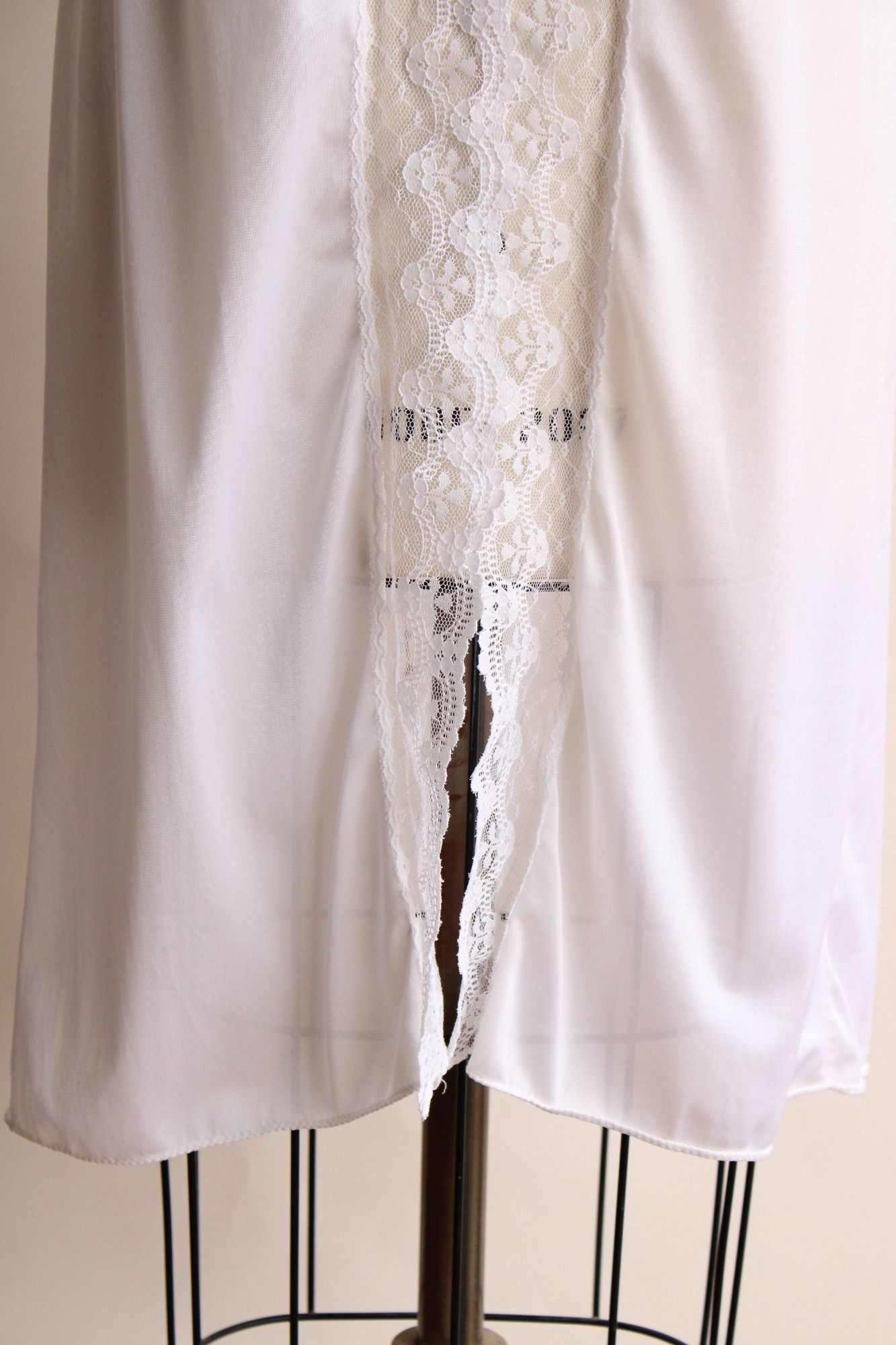Pierre Cardin Vintage 1980s Half Slip, Pierre Cardin White Nylon With Lace Size ONE SIZE - 4 Thumbnail