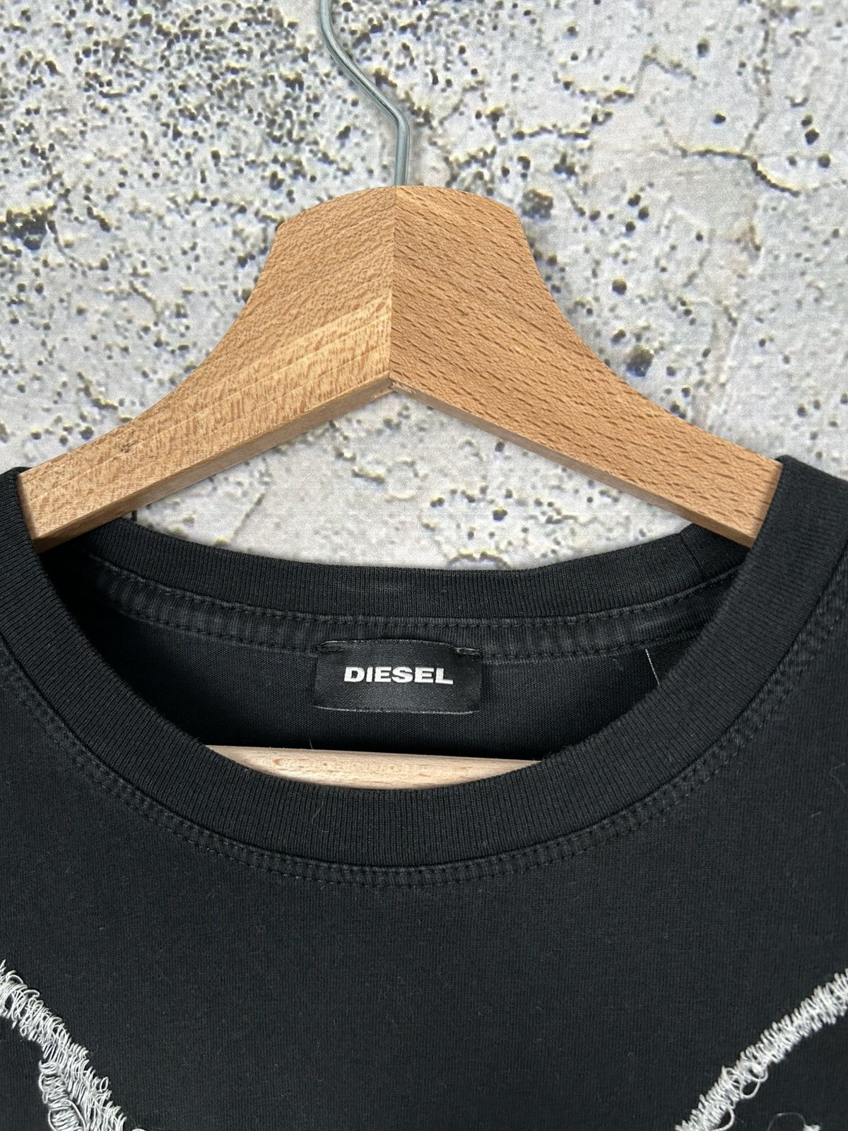 Diesel Vintage Diesel Embroidered Wolf Animal Graphic Tee Y2K 00s Size US S / EU 44-46 / 1 - 4 Thumbnail