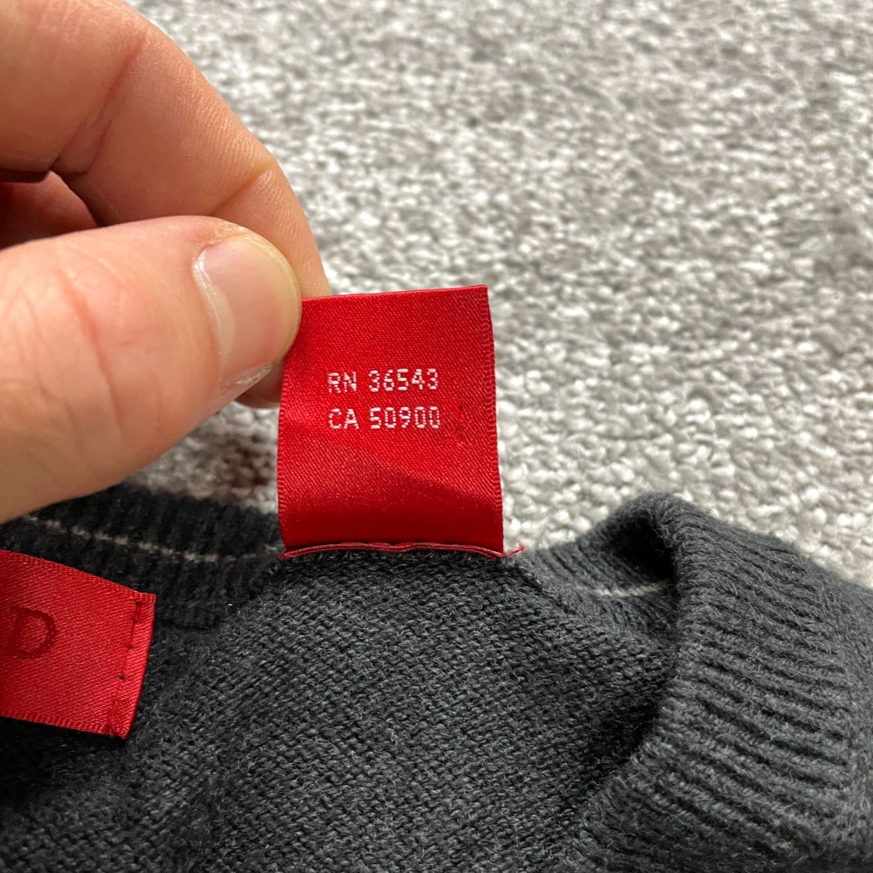 Izod IZOD Sweater Pullover Men XL Dark Gray V-Neck Knit Cotton Acrylic Casual Workwear Knitwear - Solid Knit - IZOD Mens XL Gray V-Neck Pullover Sweater Size US XL / EU 56 / 4 - 6 Thumbnail