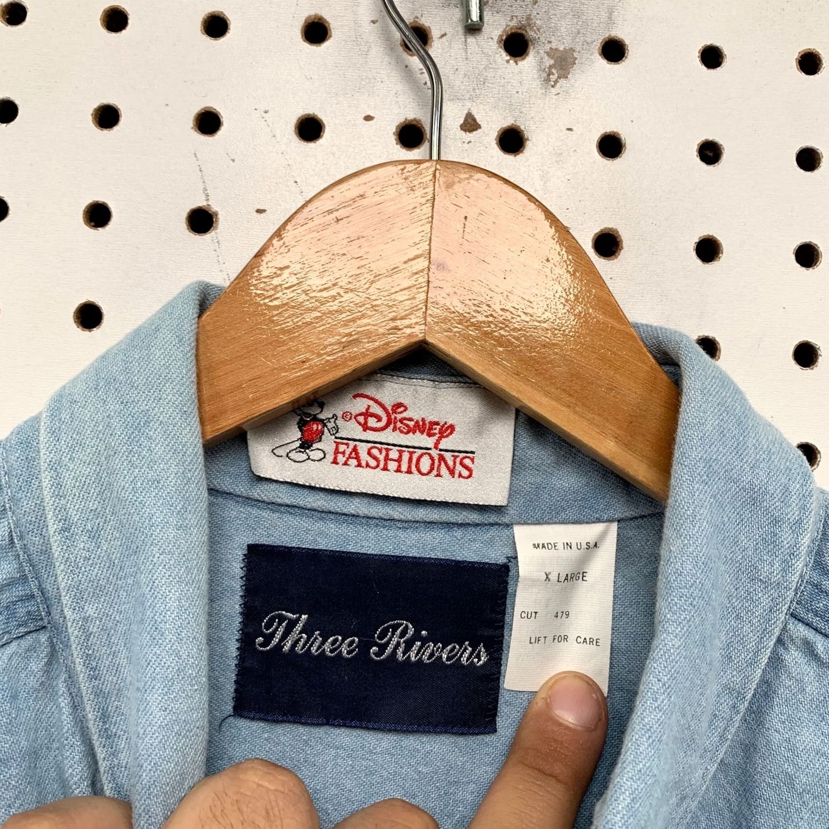 Disney VINTAGE Disney Seven Dwarfs Denim Button Shirt Mens XL Blue Long Sleeve USA Size US XL / EU 56 / 4 - 3 Thumbnail
